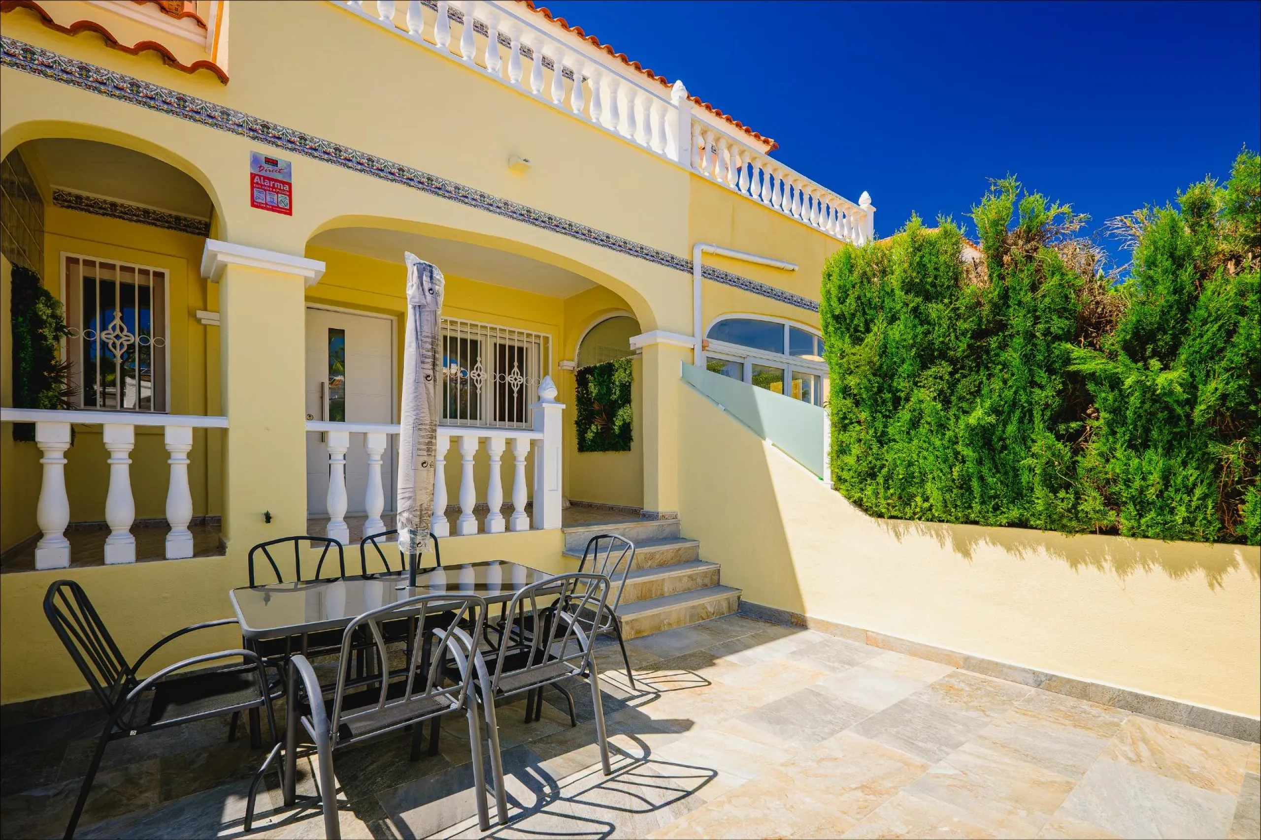 REFORMED TOWNHOUSE WITH SEA VIEWS IN "LAS FILIPINAS" ORIHUELA COSTA. WITH POOL. 3 BEDROOMS. 2 BATHROOMS. WITH A SURFACE OF 84 M2.
