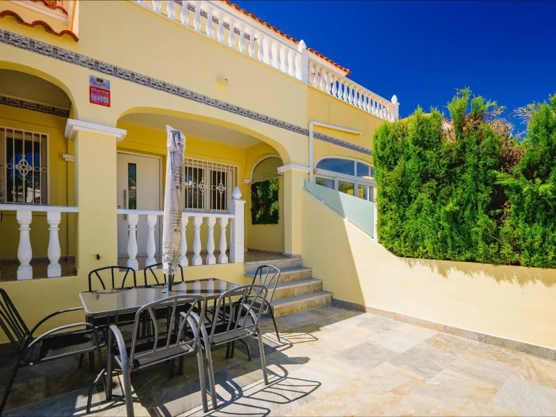 REFORMED TOWNHOUSE WITH SEA VIEWS IN "LAS FILIPINAS" ORIHUELA COSTA. WITH POOL. 3 BEDROOMS. 2 BATHROOMS. WITH A SURFACE OF 84 M2.