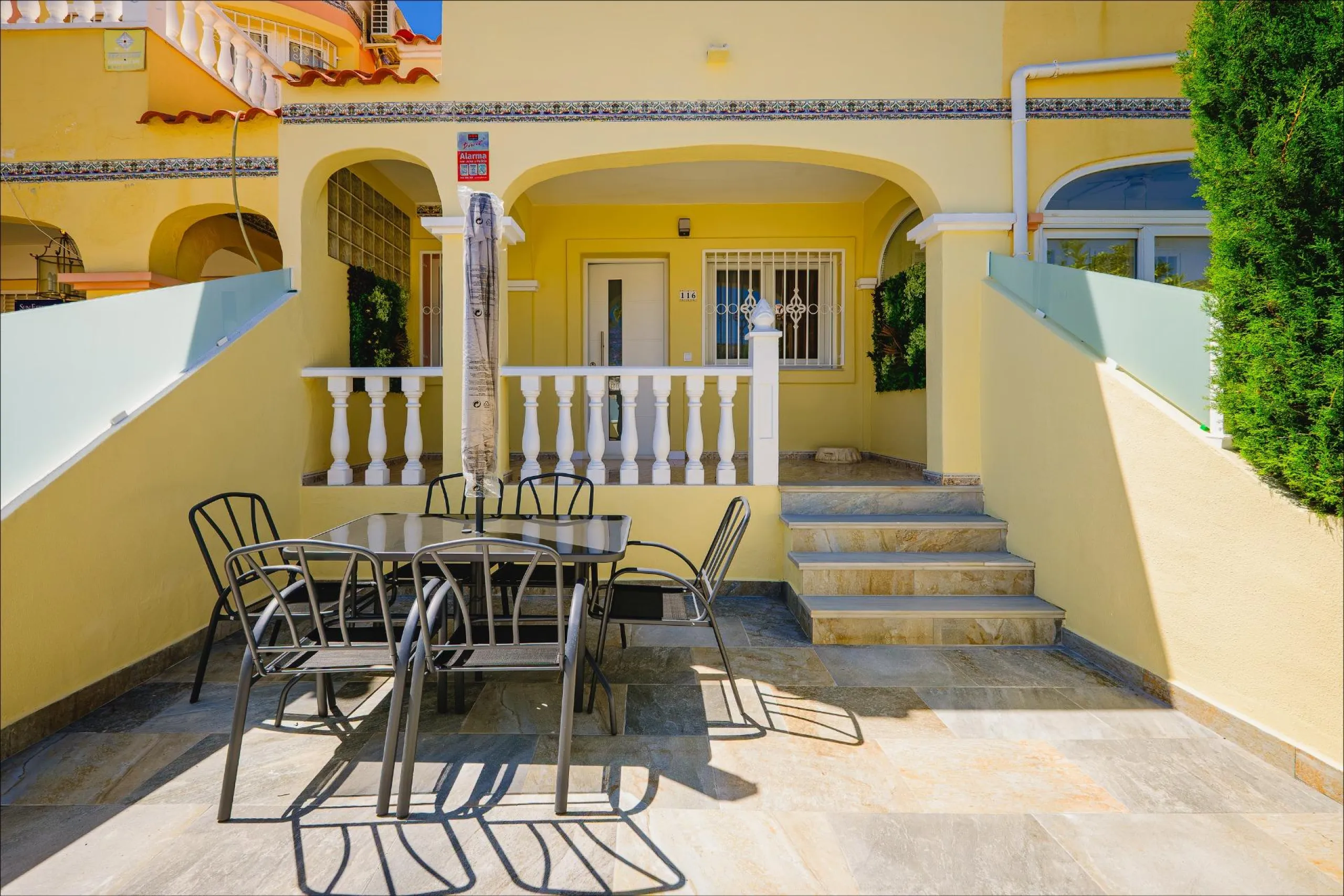 REFORMED TOWNHOUSE WITH SEA VIEWS IN "LAS FILIPINAS" ORIHUELA COSTA. WITH POOL. 3 BEDROOMS. 2 BATHROOMS. WITH A SURFACE OF 84 M2.