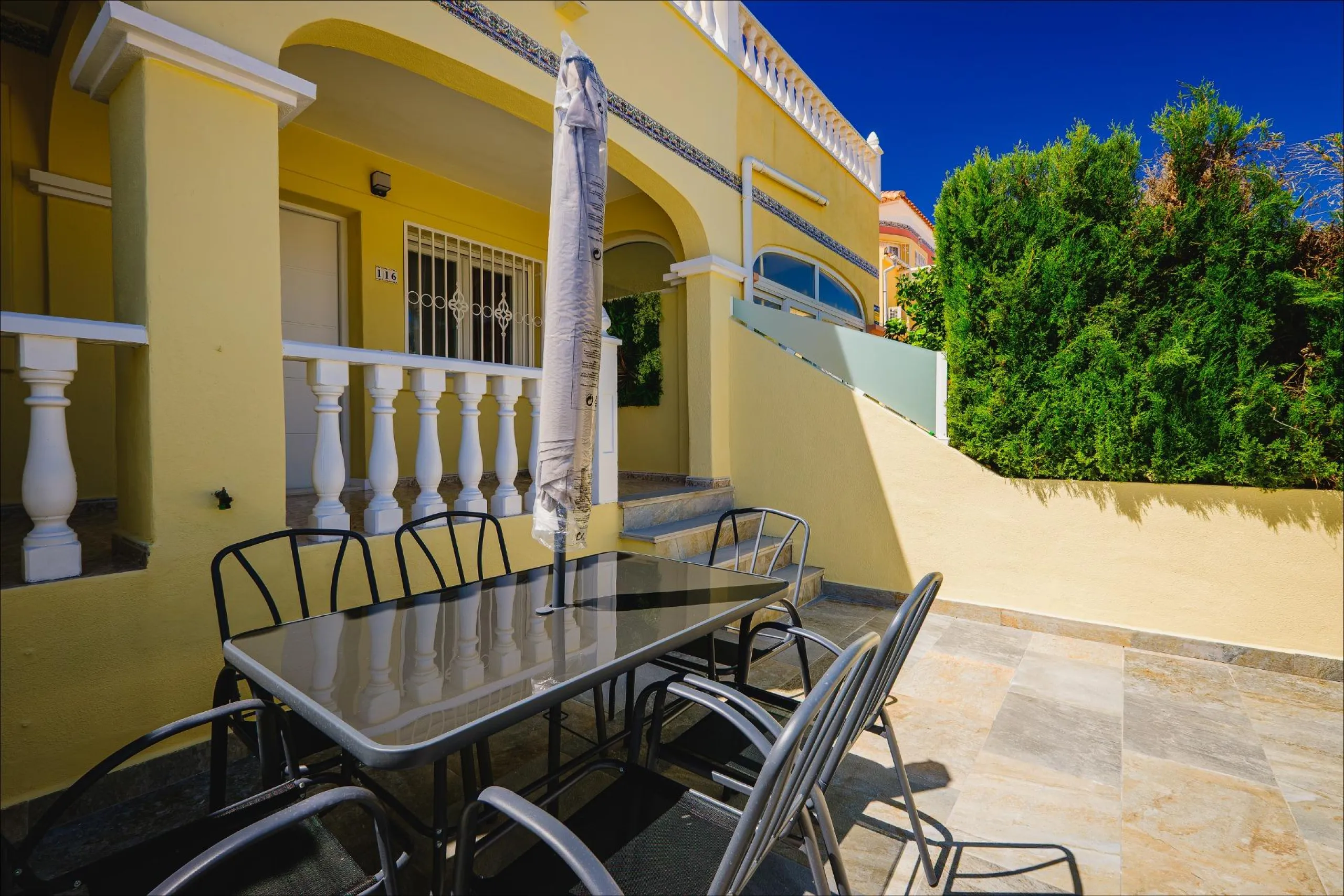 REFORMED TOWNHOUSE WITH SEA VIEWS IN "LAS FILIPINAS" ORIHUELA COSTA. WITH POOL. 3 BEDROOMS. 2 BATHROOMS. WITH A SURFACE OF 84 M2.
