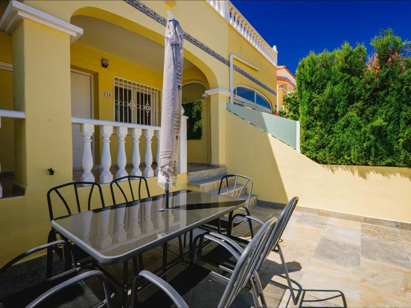 REFORMED TOWNHOUSE WITH SEA VIEWS IN "LAS FILIPINAS" ORIHUELA COSTA. WITH POOL. 3 BEDROOMS. 2 BATHROOMS. WITH A SURFACE OF 84 M2.