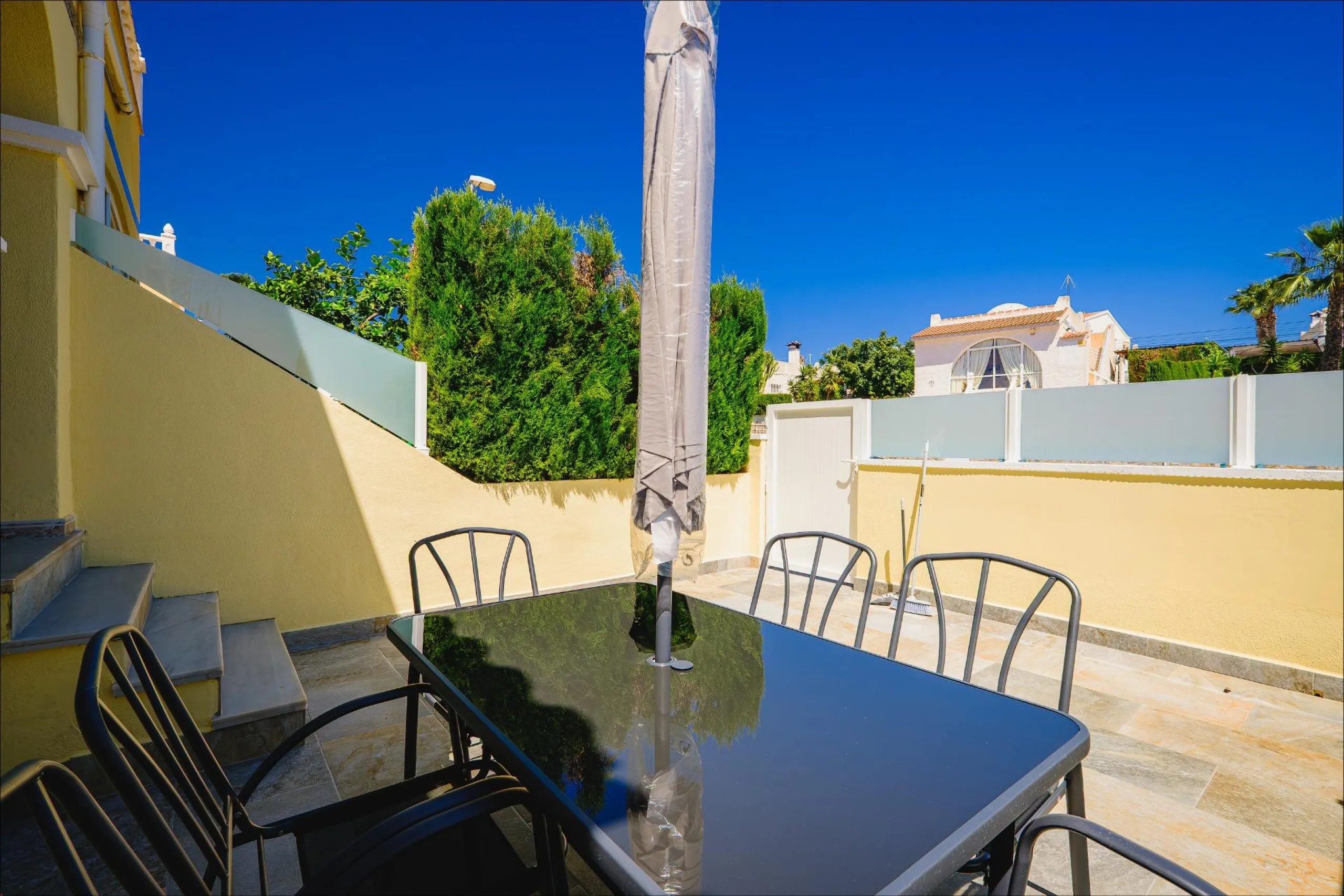 REFORMED TOWNHOUSE WITH SEA VIEWS IN "LAS FILIPINAS" ORIHUELA COSTA. WITH POOL. 3 BEDROOMS. 2 BATHROOMS. WITH A SURFACE OF 84 M2.