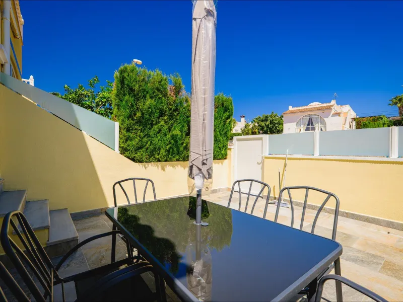 REFORMED TOWNHOUSE WITH SEA VIEWS IN "LAS FILIPINAS" ORIHUELA COSTA. WITH POOL. 3 BEDROOMS. 2 BATHROOMS. WITH A SURFACE OF 84 M2.