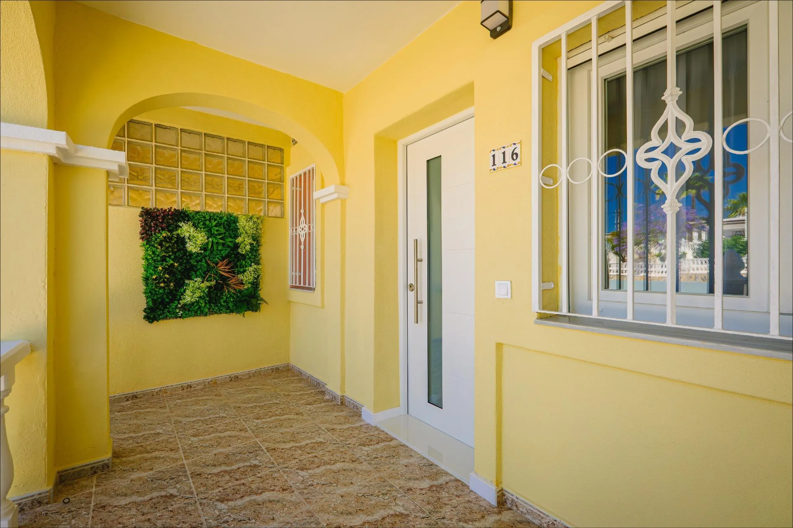 REFORMED TOWNHOUSE WITH SEA VIEWS IN "LAS FILIPINAS" ORIHUELA COSTA. WITH POOL. 3 BEDROOMS. 2 BATHROOMS. WITH A SURFACE OF 84 M2.