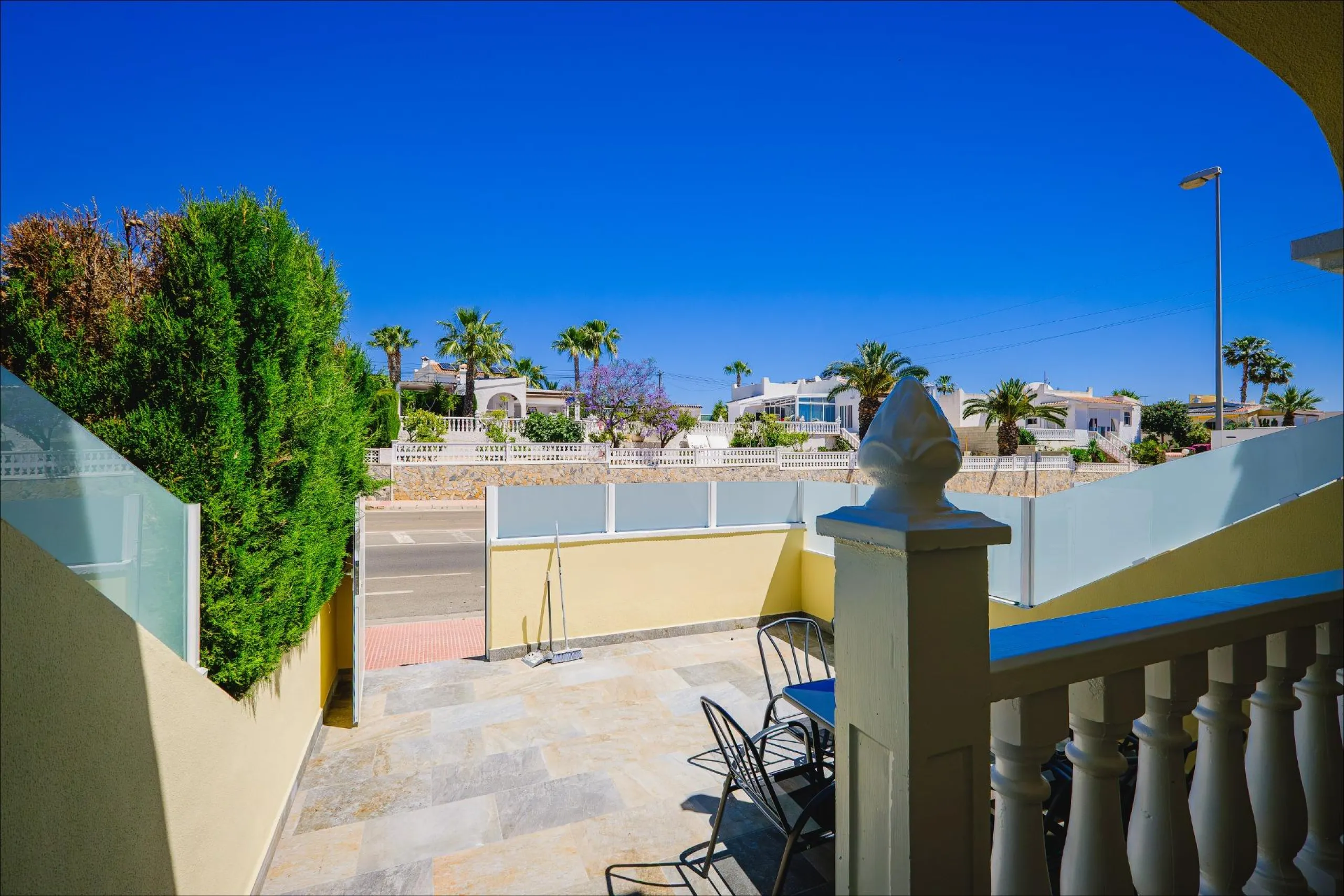 REFORMED TOWNHOUSE WITH SEA VIEWS IN "LAS FILIPINAS" ORIHUELA COSTA. WITH POOL. 3 BEDROOMS. 2 BATHROOMS. WITH A SURFACE OF 84 M2.
