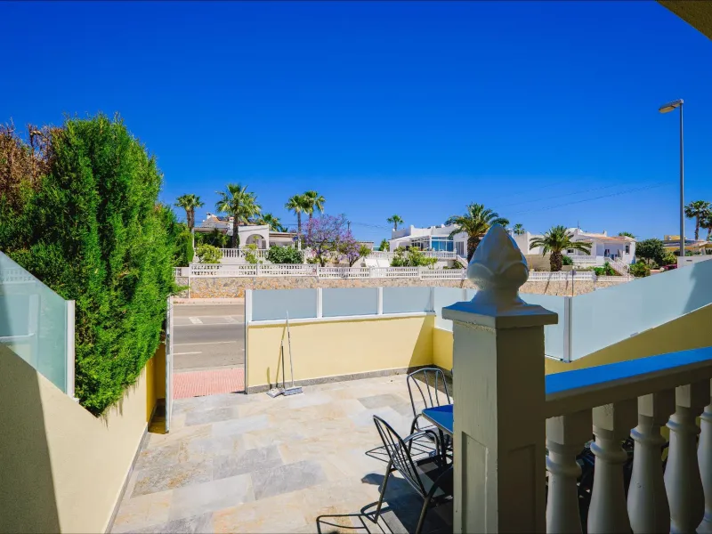 REFORMED TOWNHOUSE WITH SEA VIEWS IN "LAS FILIPINAS" ORIHUELA COSTA. WITH POOL. 3 BEDROOMS. 2 BATHROOMS. WITH A SURFACE OF 84 M2.