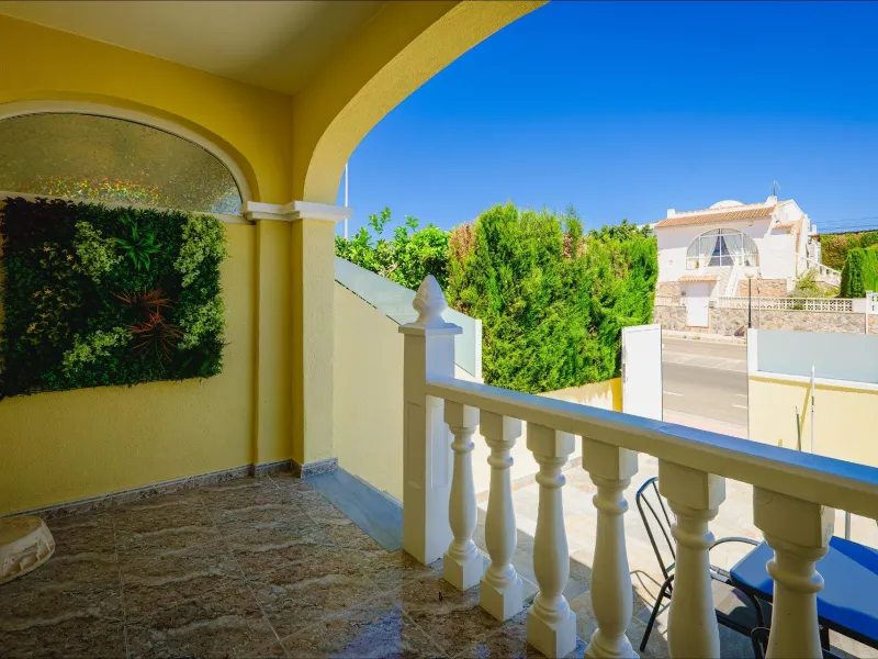 REFORMED TOWNHOUSE WITH SEA VIEWS IN "LAS FILIPINAS" ORIHUELA COSTA. WITH POOL. 3 BEDROOMS. 2 BATHROOMS. WITH A SURFACE OF 84 M2.