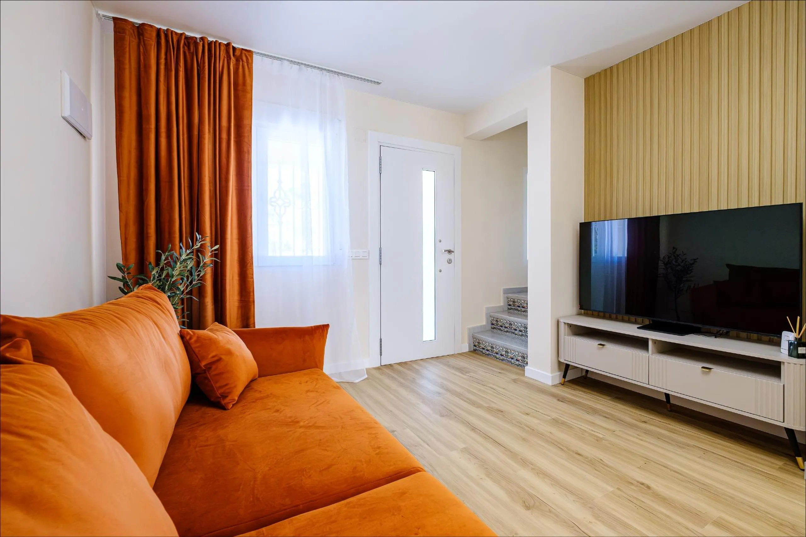 REFORMED TOWNHOUSE WITH SEA VIEWS IN "LAS FILIPINAS" ORIHUELA COSTA. WITH POOL. 3 BEDROOMS. 2 BATHROOMS. WITH A SURFACE OF 84 M2.