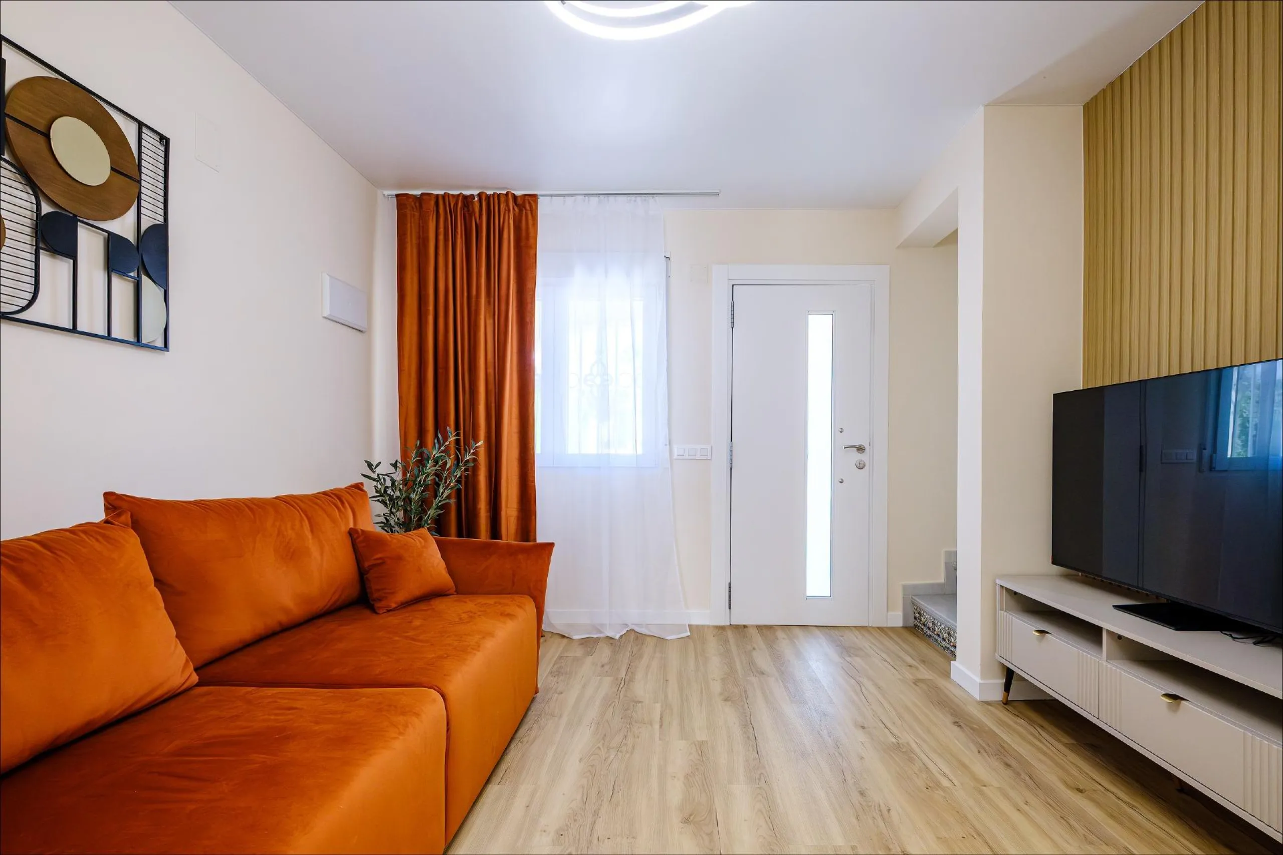 REFORMED TOWNHOUSE WITH SEA VIEWS IN "LAS FILIPINAS" ORIHUELA COSTA. WITH POOL. 3 BEDROOMS. 2 BATHROOMS. WITH A SURFACE OF 84 M2.