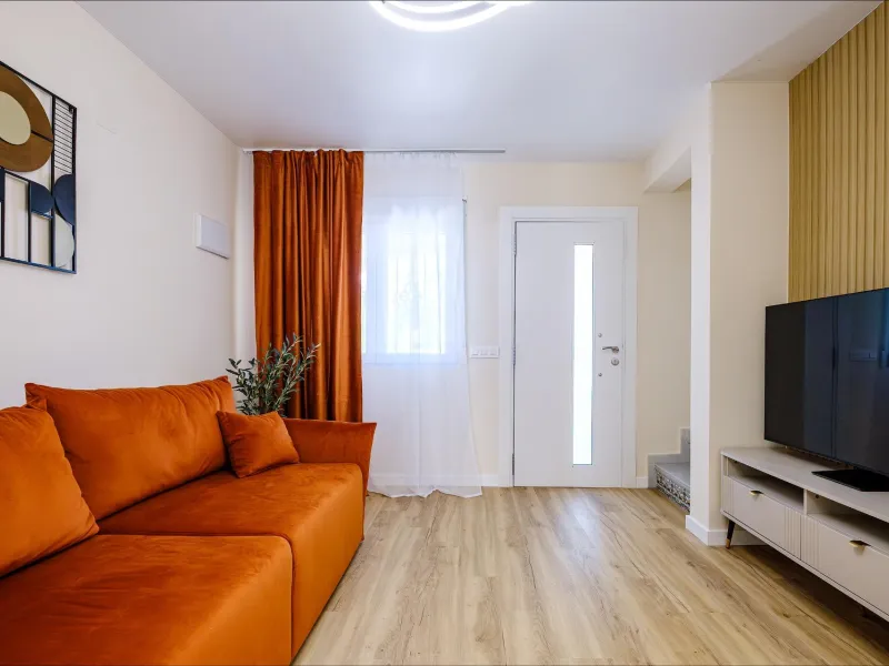 REFORMED TOWNHOUSE WITH SEA VIEWS IN "LAS FILIPINAS" ORIHUELA COSTA. WITH POOL. 3 BEDROOMS. 2 BATHROOMS. WITH A SURFACE OF 84 M2.