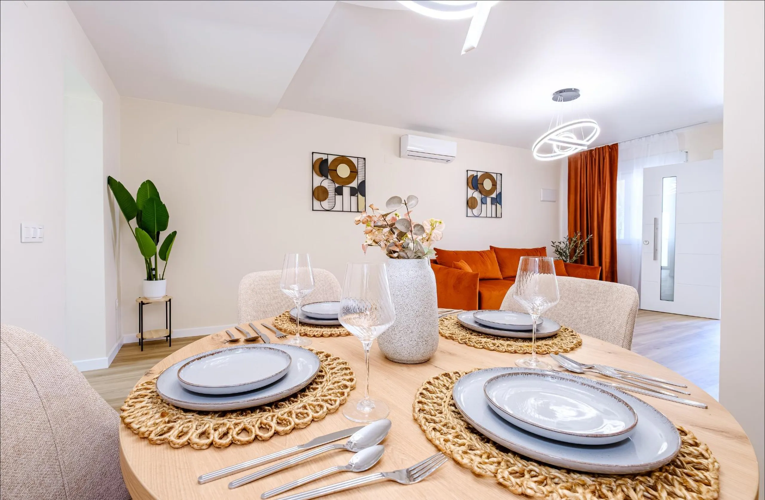 REFORMED TOWNHOUSE WITH SEA VIEWS IN "LAS FILIPINAS" ORIHUELA COSTA. WITH POOL. 3 BEDROOMS. 2 BATHROOMS. WITH A SURFACE OF 84 M2.