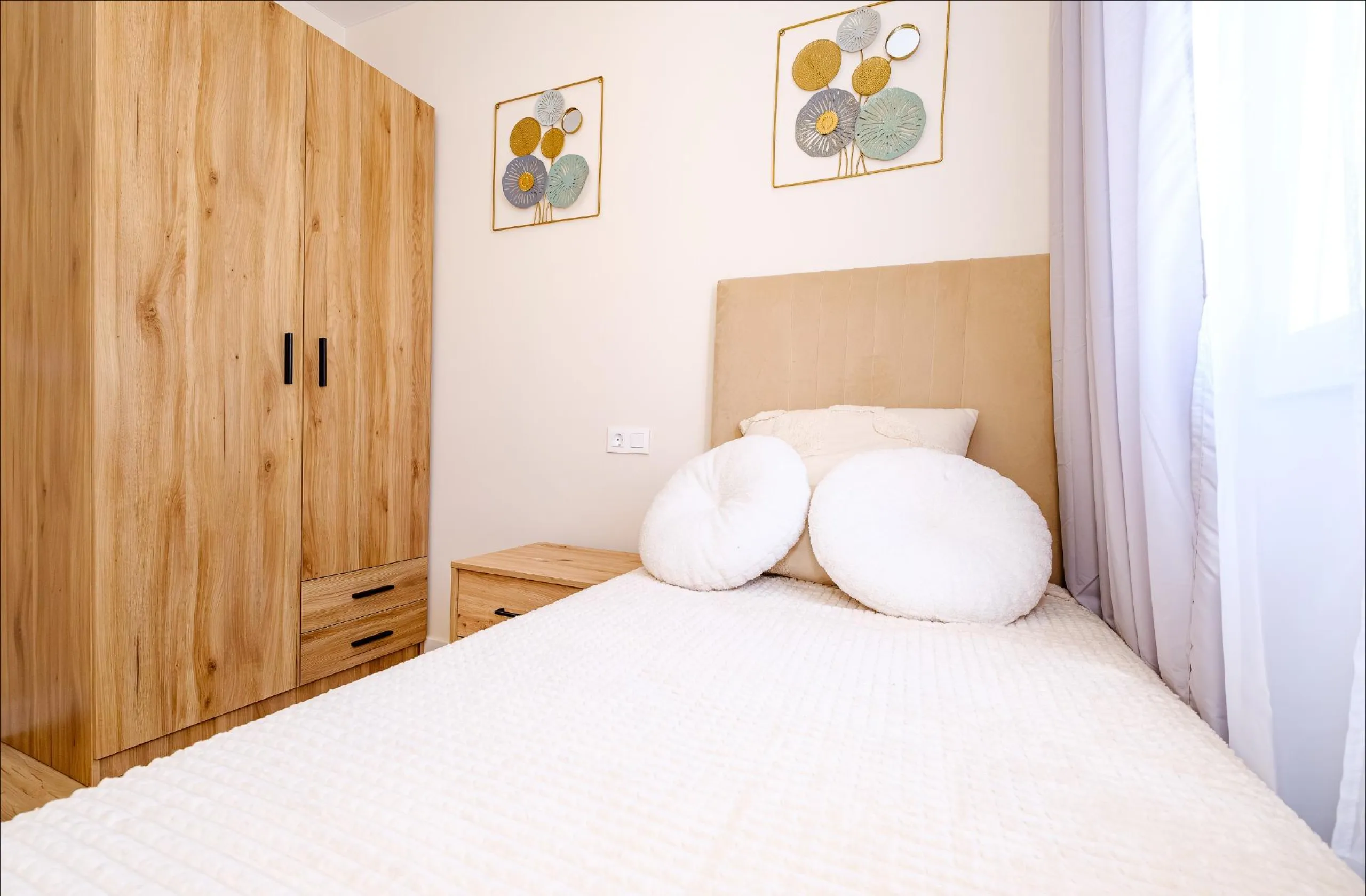 REFORMED TOWNHOUSE WITH SEA VIEWS IN "LAS FILIPINAS" ORIHUELA COSTA. WITH POOL. 3 BEDROOMS. 2 BATHROOMS. WITH A SURFACE OF 84 M2.