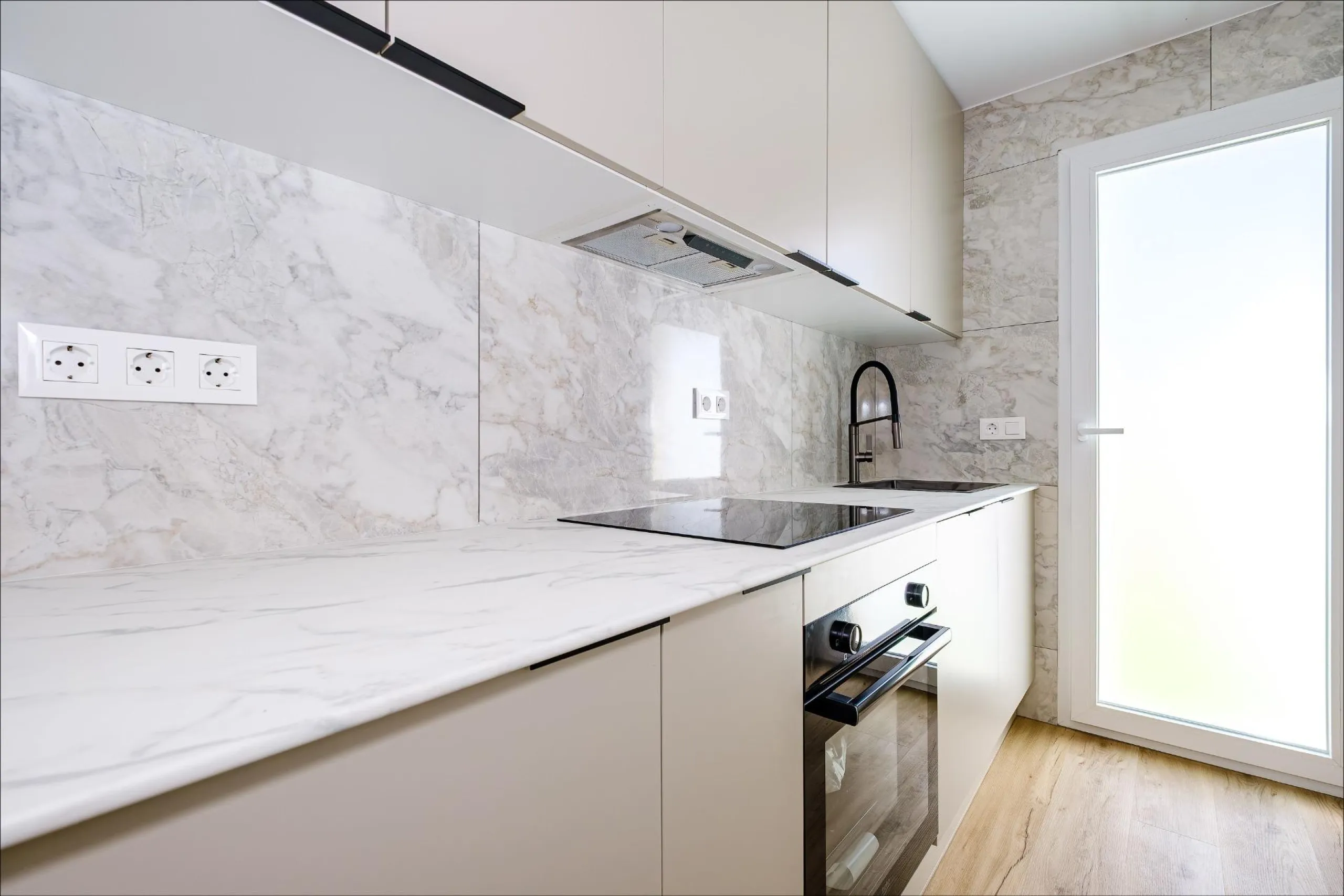 REFORMED TOWNHOUSE WITH SEA VIEWS IN "LAS FILIPINAS" ORIHUELA COSTA. WITH POOL. 3 BEDROOMS. 2 BATHROOMS. WITH A SURFACE OF 84 M2.