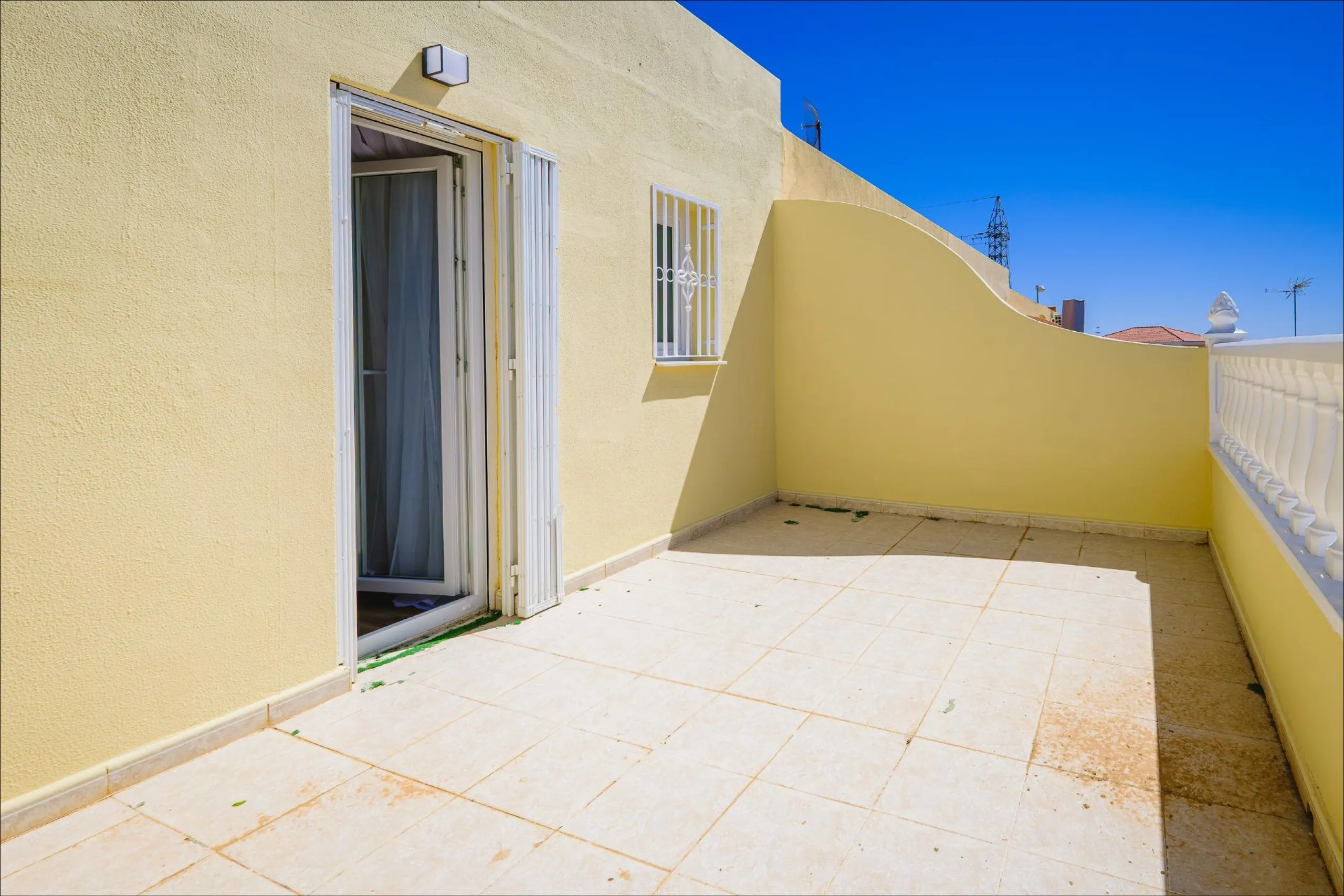 REFORMED TOWNHOUSE WITH SEA VIEWS IN "LAS FILIPINAS" ORIHUELA COSTA. WITH POOL. 3 BEDROOMS. 2 BATHROOMS. WITH A SURFACE OF 84 M2.
