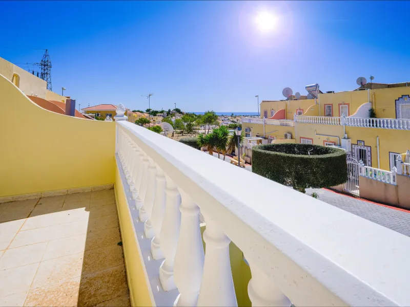 REFORMED TOWNHOUSE WITH SEA VIEWS IN "LAS FILIPINAS" ORIHUELA COSTA. WITH POOL. 3 BEDROOMS. 2 BATHROOMS. WITH A SURFACE OF 84 M2.