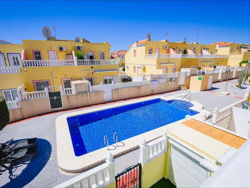 REFORMED TOWNHOUSE WITH SEA VIEWS IN "LAS FILIPINAS" ORIHUELA COSTA. WITH POOL. 3 BEDROOMS. 2 BATHROOMS. WITH A SURFACE OF 84 M2.