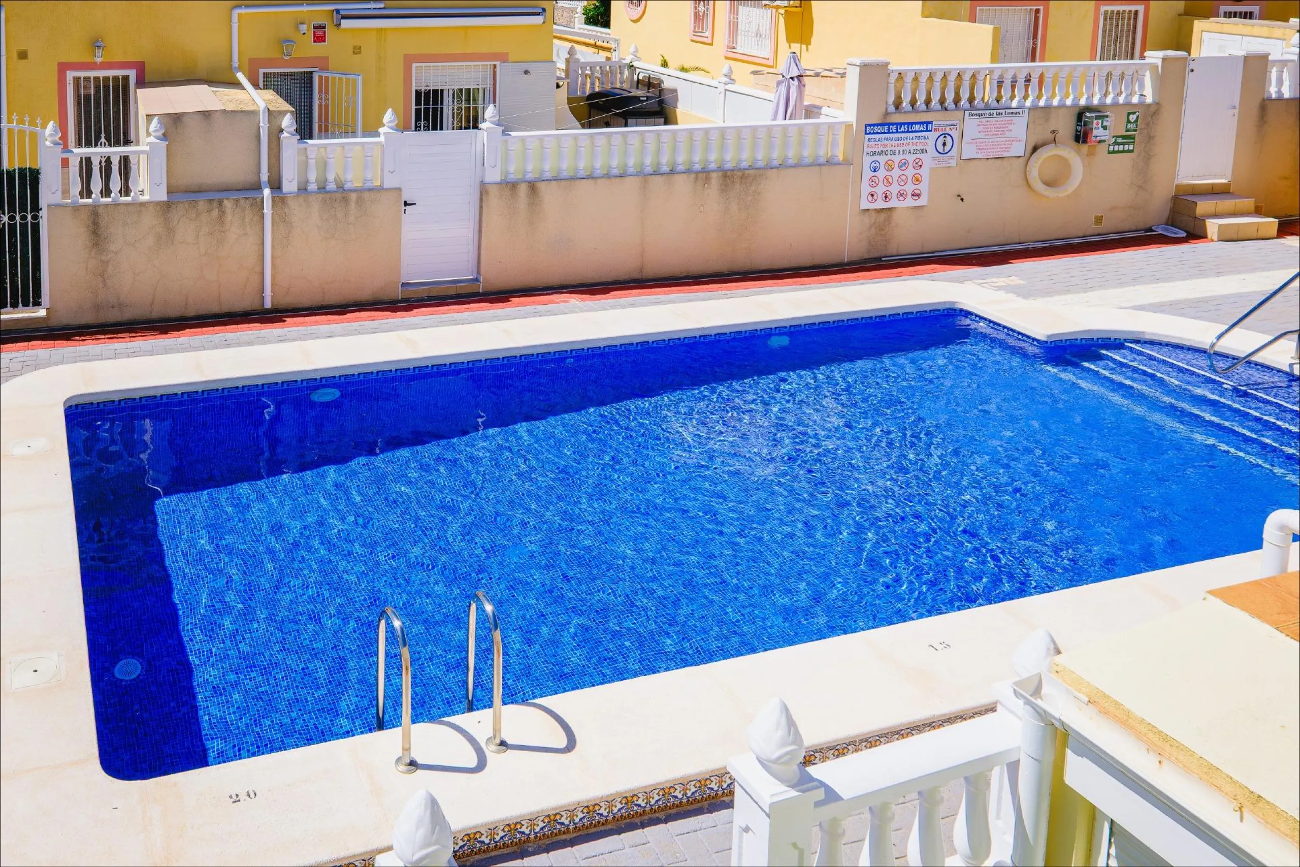 REFORMED TOWNHOUSE WITH SEA VIEWS IN "LAS FILIPINAS" ORIHUELA COSTA. WITH POOL. 3 BEDROOMS. 2 BATHROOMS. WITH A SURFACE OF 84 M2.