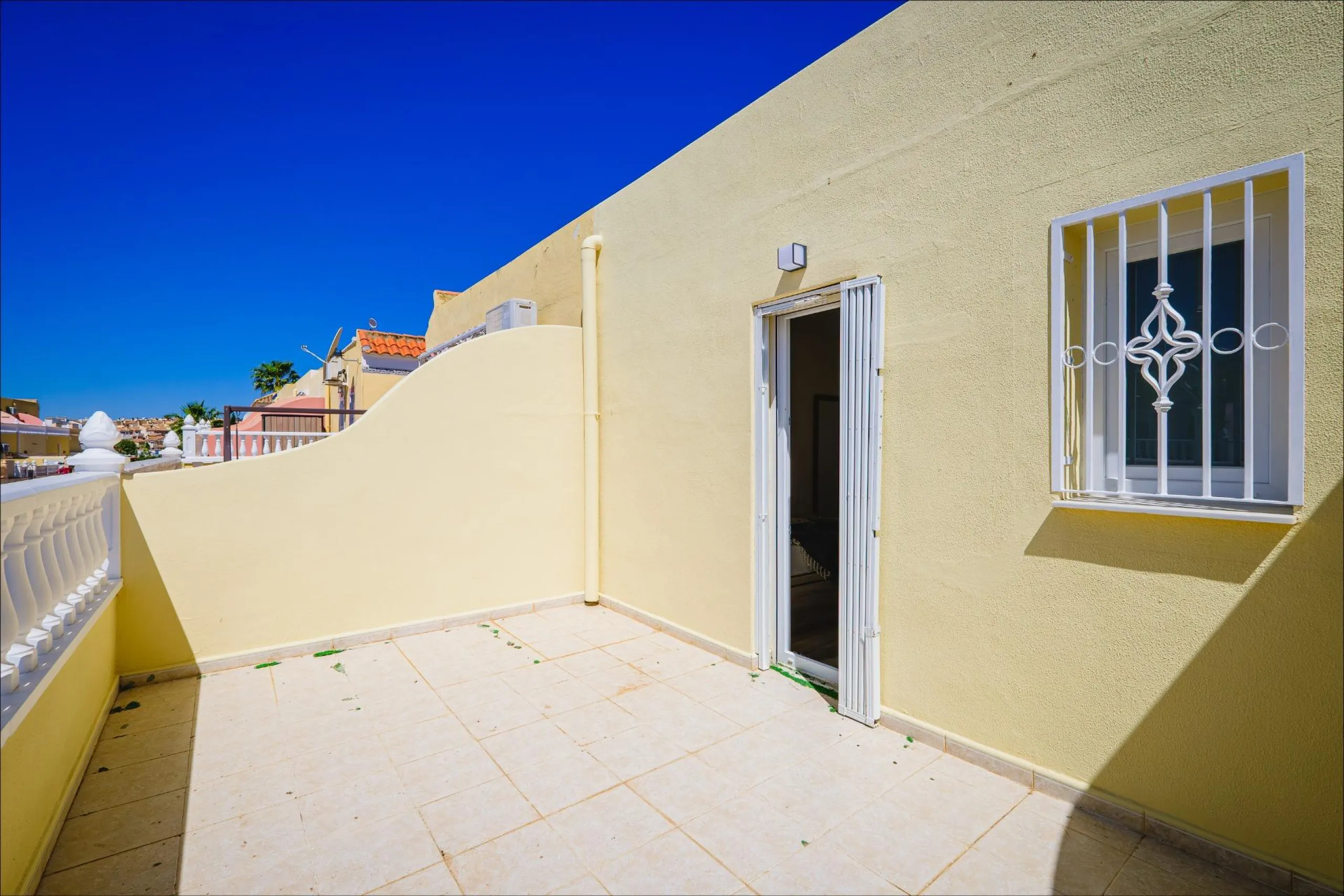 REFORMED TOWNHOUSE WITH SEA VIEWS IN "LAS FILIPINAS" ORIHUELA COSTA. WITH POOL. 3 BEDROOMS. 2 BATHROOMS. WITH A SURFACE OF 84 M2.