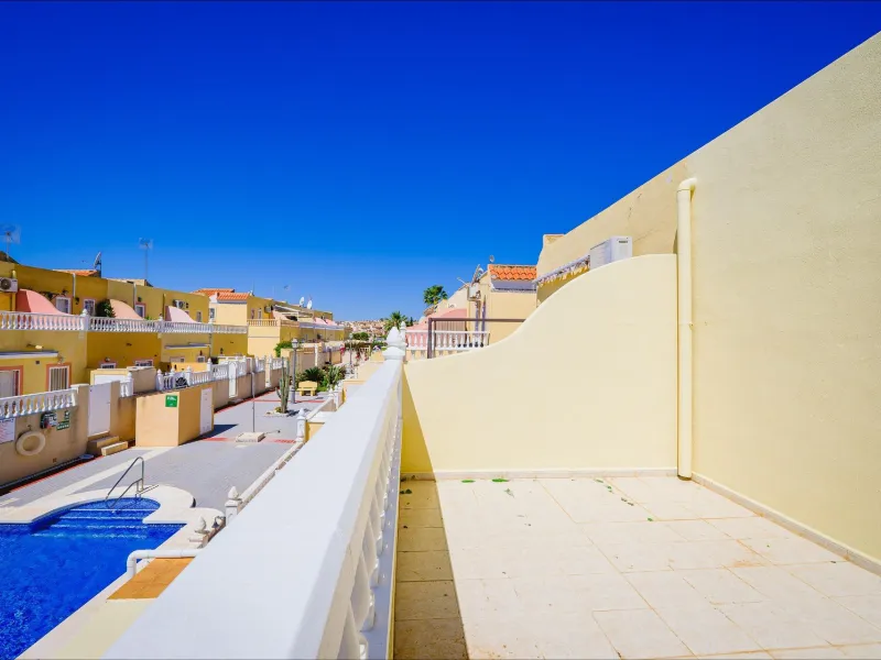 REFORMED TOWNHOUSE WITH SEA VIEWS IN "LAS FILIPINAS" ORIHUELA COSTA. WITH POOL. 3 BEDROOMS. 2 BATHROOMS. WITH A SURFACE OF 84 M2.