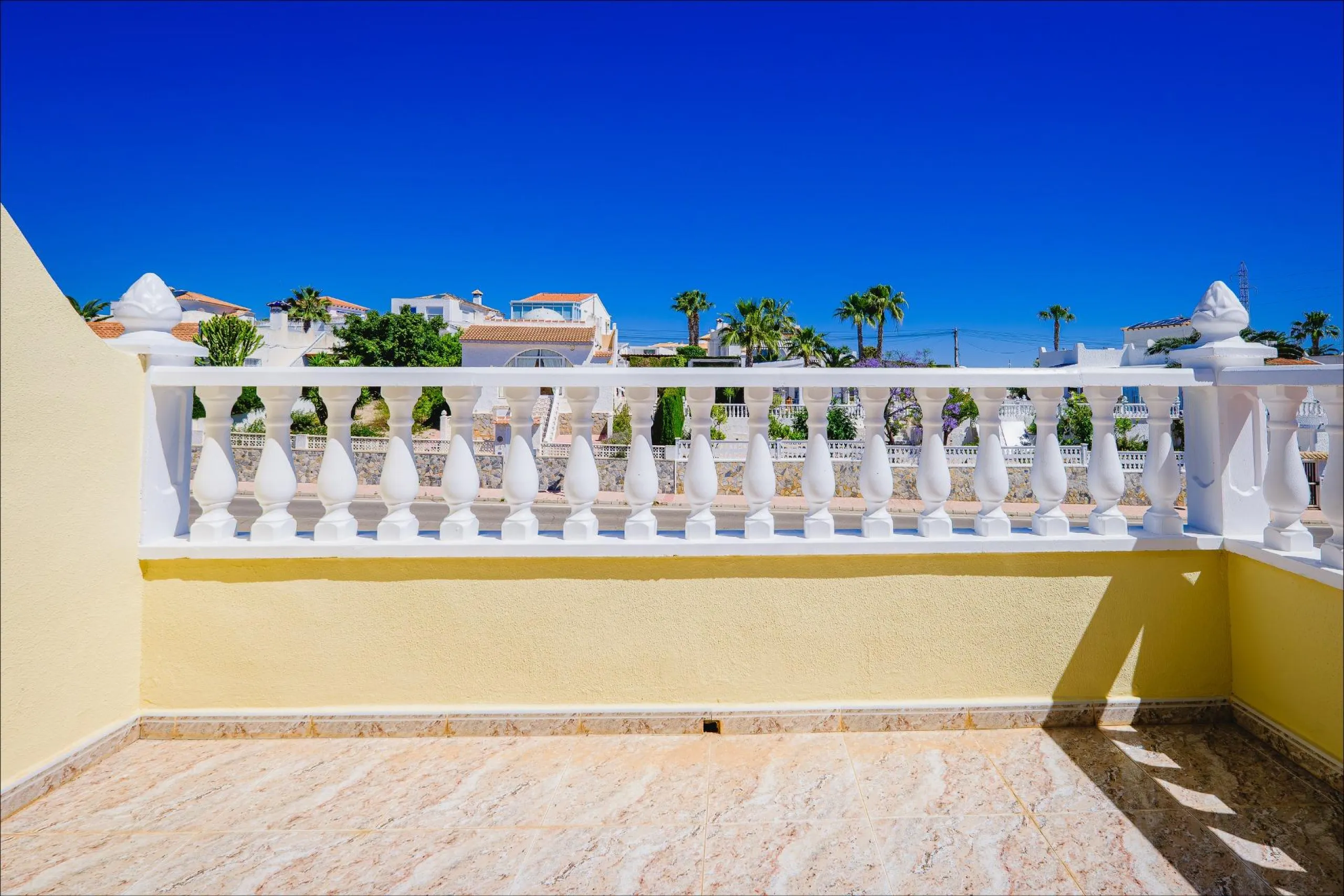REFORMED TOWNHOUSE WITH SEA VIEWS IN "LAS FILIPINAS" ORIHUELA COSTA. WITH POOL. 3 BEDROOMS. 2 BATHROOMS. WITH A SURFACE OF 84 M2.