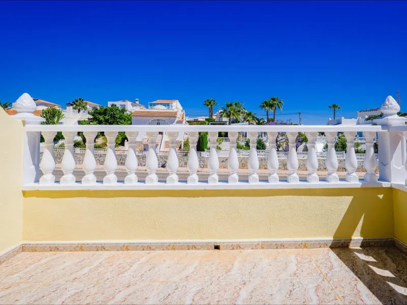 REFORMED TOWNHOUSE WITH SEA VIEWS IN "LAS FILIPINAS" ORIHUELA COSTA. WITH POOL. 3 BEDROOMS. 2 BATHROOMS. WITH A SURFACE OF 84 M2.