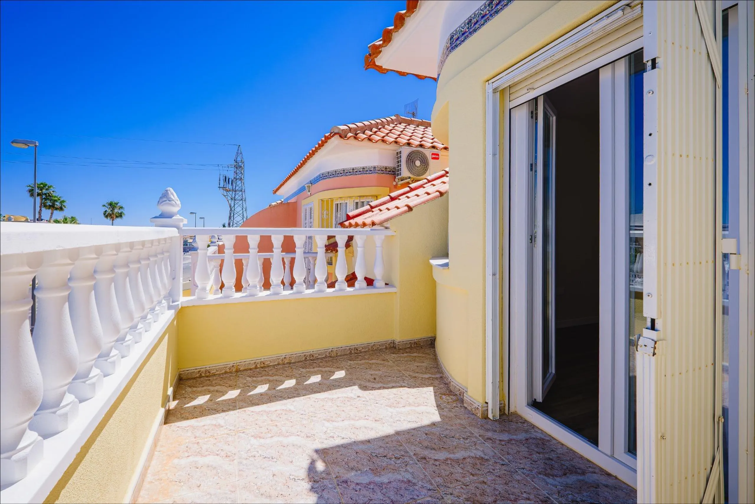 REFORMED TOWNHOUSE WITH SEA VIEWS IN "LAS FILIPINAS" ORIHUELA COSTA. WITH POOL. 3 BEDROOMS. 2 BATHROOMS. WITH A SURFACE OF 84 M2.