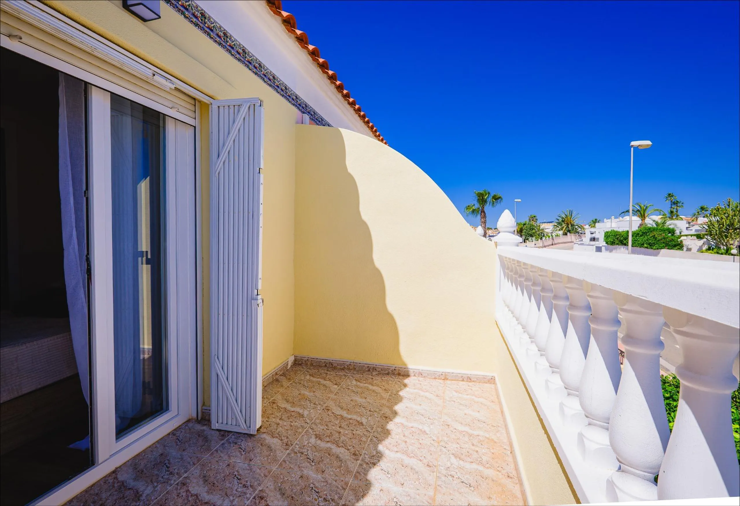 REFORMED TOWNHOUSE WITH SEA VIEWS IN "LAS FILIPINAS" ORIHUELA COSTA. WITH POOL. 3 BEDROOMS. 2 BATHROOMS. WITH A SURFACE OF 84 M2.