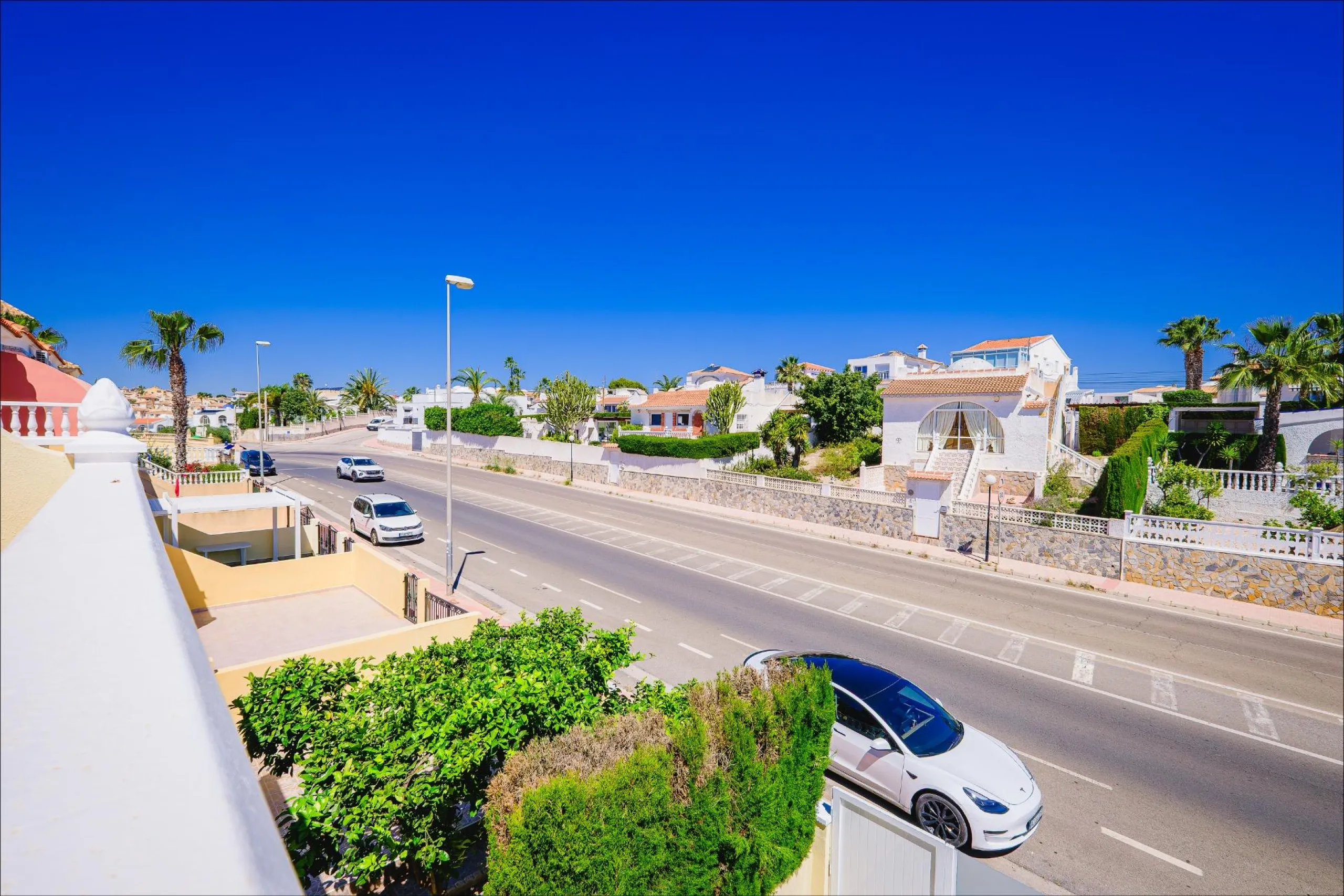 REFORMED TOWNHOUSE WITH SEA VIEWS IN "LAS FILIPINAS" ORIHUELA COSTA. WITH POOL. 3 BEDROOMS. 2 BATHROOMS. WITH A SURFACE OF 84 M2.