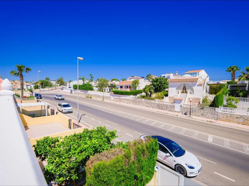 REFORMED TOWNHOUSE WITH SEA VIEWS IN "LAS FILIPINAS" ORIHUELA COSTA. WITH POOL. 3 BEDROOMS. 2 BATHROOMS. WITH A SURFACE OF 84 M2.