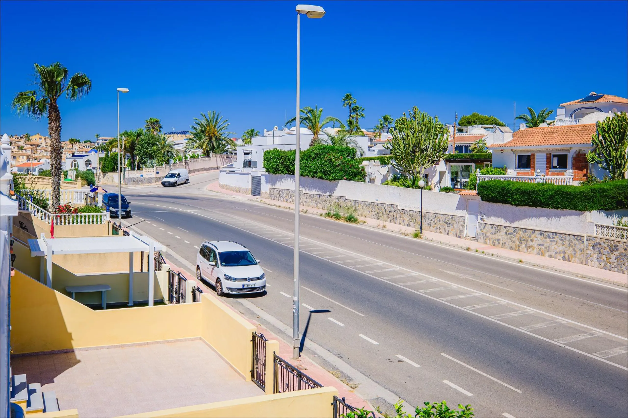REFORMED TOWNHOUSE WITH SEA VIEWS IN "LAS FILIPINAS" ORIHUELA COSTA. WITH POOL. 3 BEDROOMS. 2 BATHROOMS. WITH A SURFACE OF 84 M2.