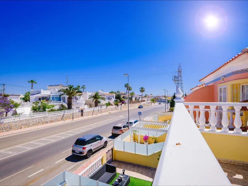 REFORMED TOWNHOUSE WITH SEA VIEWS IN "LAS FILIPINAS" ORIHUELA COSTA. WITH POOL. 3 BEDROOMS. 2 BATHROOMS. WITH A SURFACE OF 84 M2.