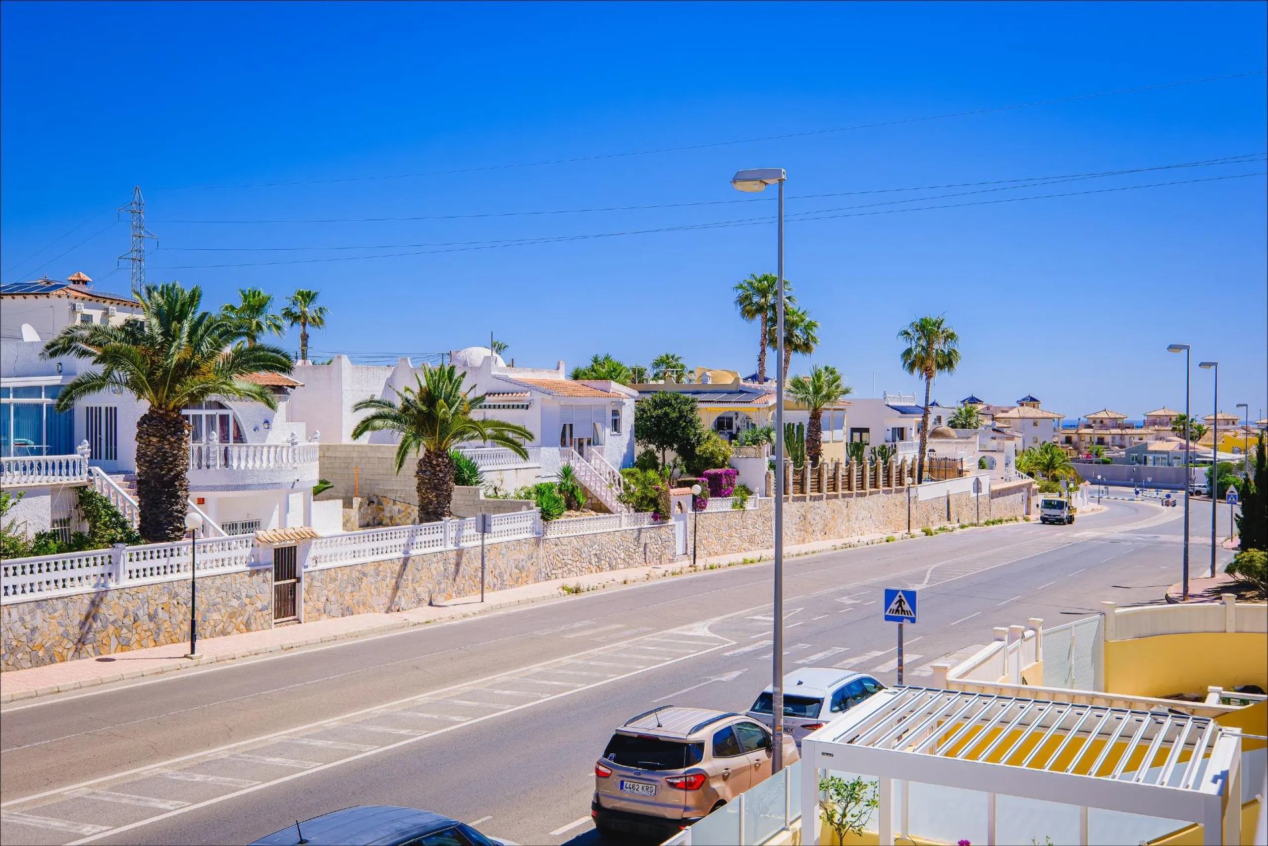 REFORMED TOWNHOUSE WITH SEA VIEWS IN "LAS FILIPINAS" ORIHUELA COSTA. WITH POOL. 3 BEDROOMS. 2 BATHROOMS. WITH A SURFACE OF 84 M2.