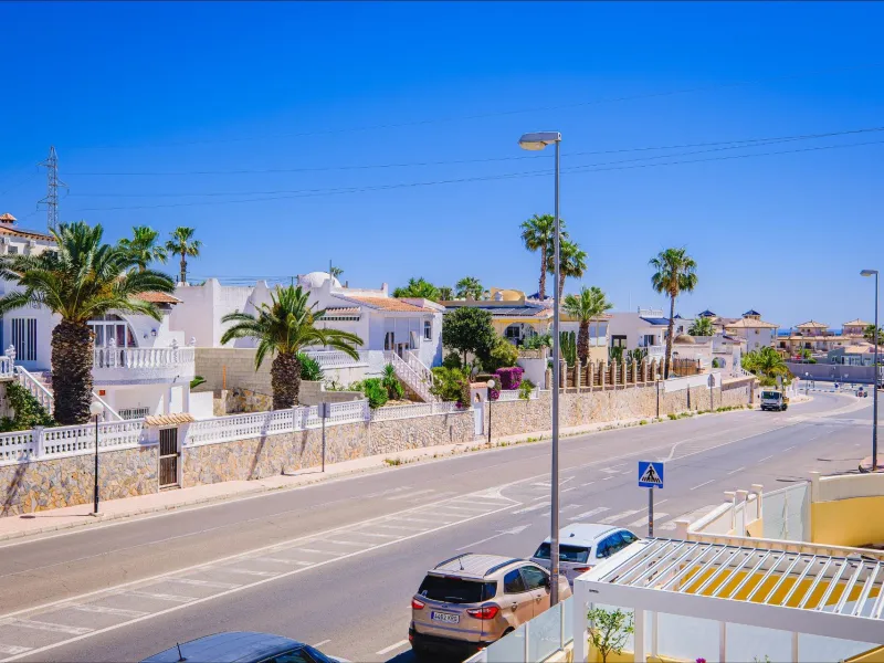 REFORMED TOWNHOUSE WITH SEA VIEWS IN "LAS FILIPINAS" ORIHUELA COSTA. WITH POOL. 3 BEDROOMS. 2 BATHROOMS. WITH A SURFACE OF 84 M2.
