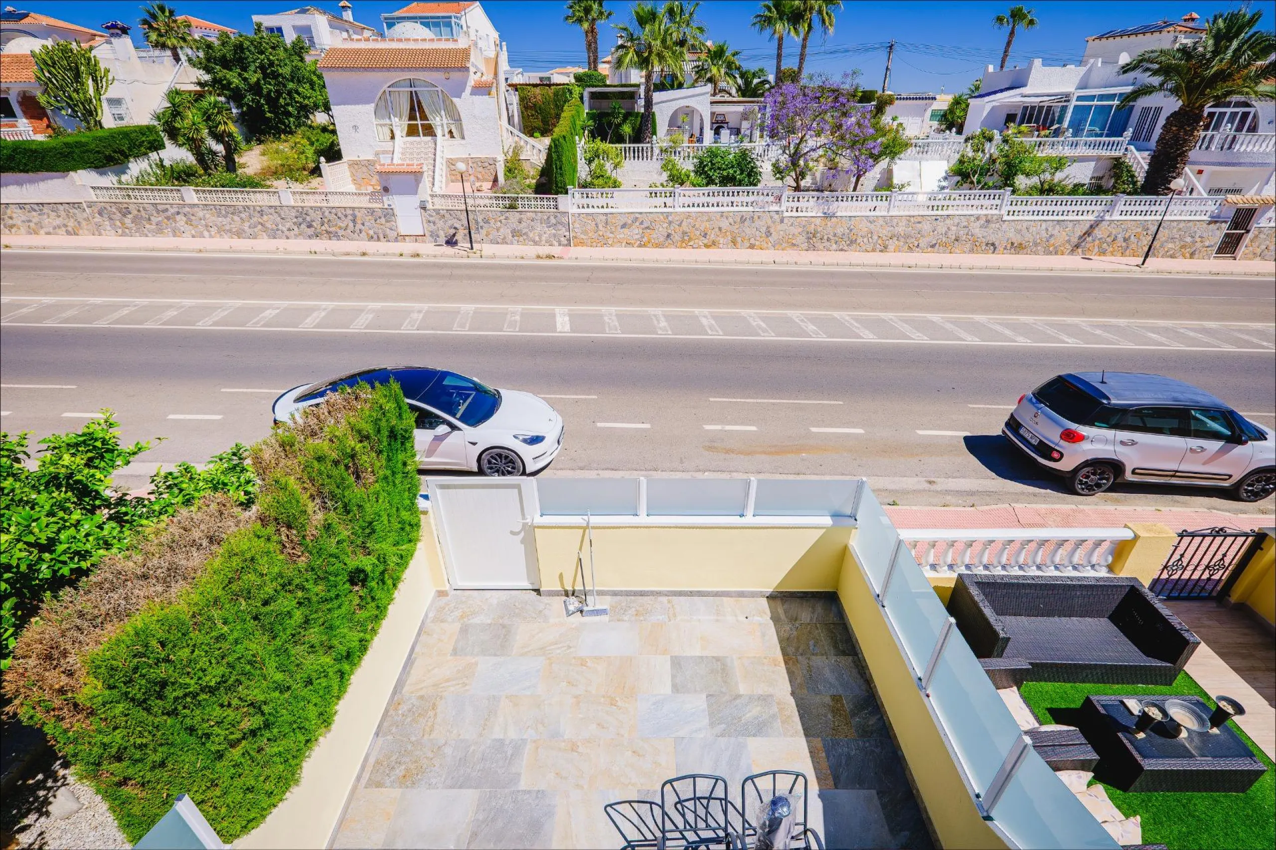 REFORMED TOWNHOUSE WITH SEA VIEWS IN "LAS FILIPINAS" ORIHUELA COSTA. WITH POOL. 3 BEDROOMS. 2 BATHROOMS. WITH A SURFACE OF 84 M2.