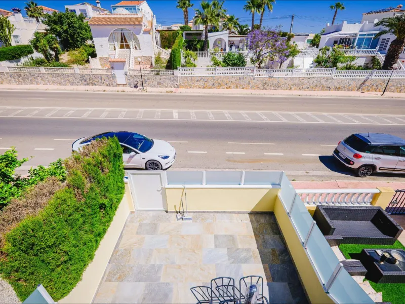 REFORMED TOWNHOUSE WITH SEA VIEWS IN "LAS FILIPINAS" ORIHUELA COSTA. WITH POOL. 3 BEDROOMS. 2 BATHROOMS. WITH A SURFACE OF 84 M2.