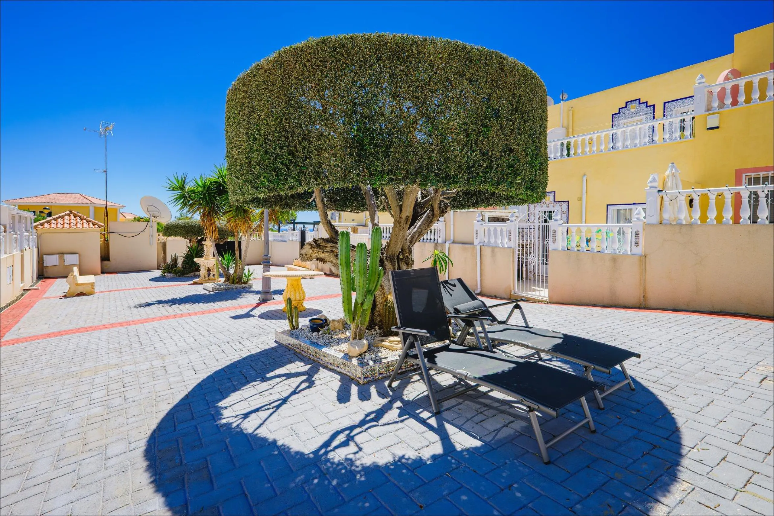 REFORMED TOWNHOUSE WITH SEA VIEWS IN "LAS FILIPINAS" ORIHUELA COSTA. WITH POOL. 3 BEDROOMS. 2 BATHROOMS. WITH A SURFACE OF 84 M2.