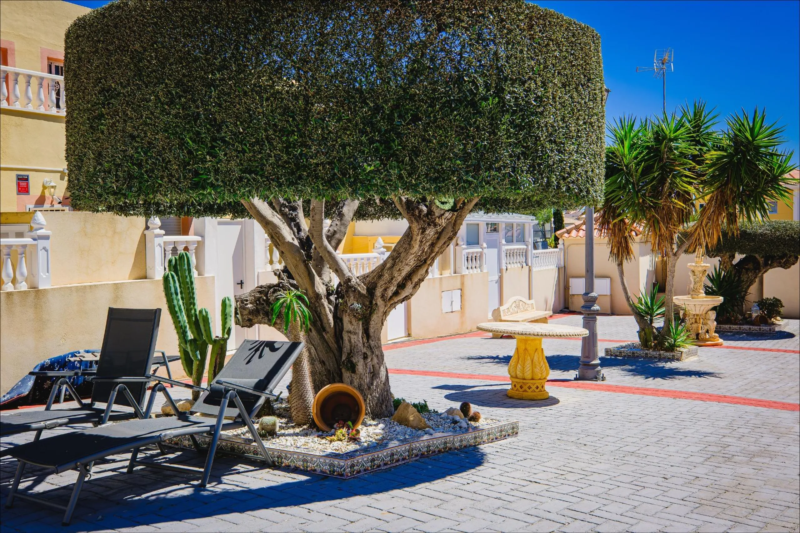 REFORMED TOWNHOUSE WITH SEA VIEWS IN "LAS FILIPINAS" ORIHUELA COSTA. WITH POOL. 3 BEDROOMS. 2 BATHROOMS. WITH A SURFACE OF 84 M2.