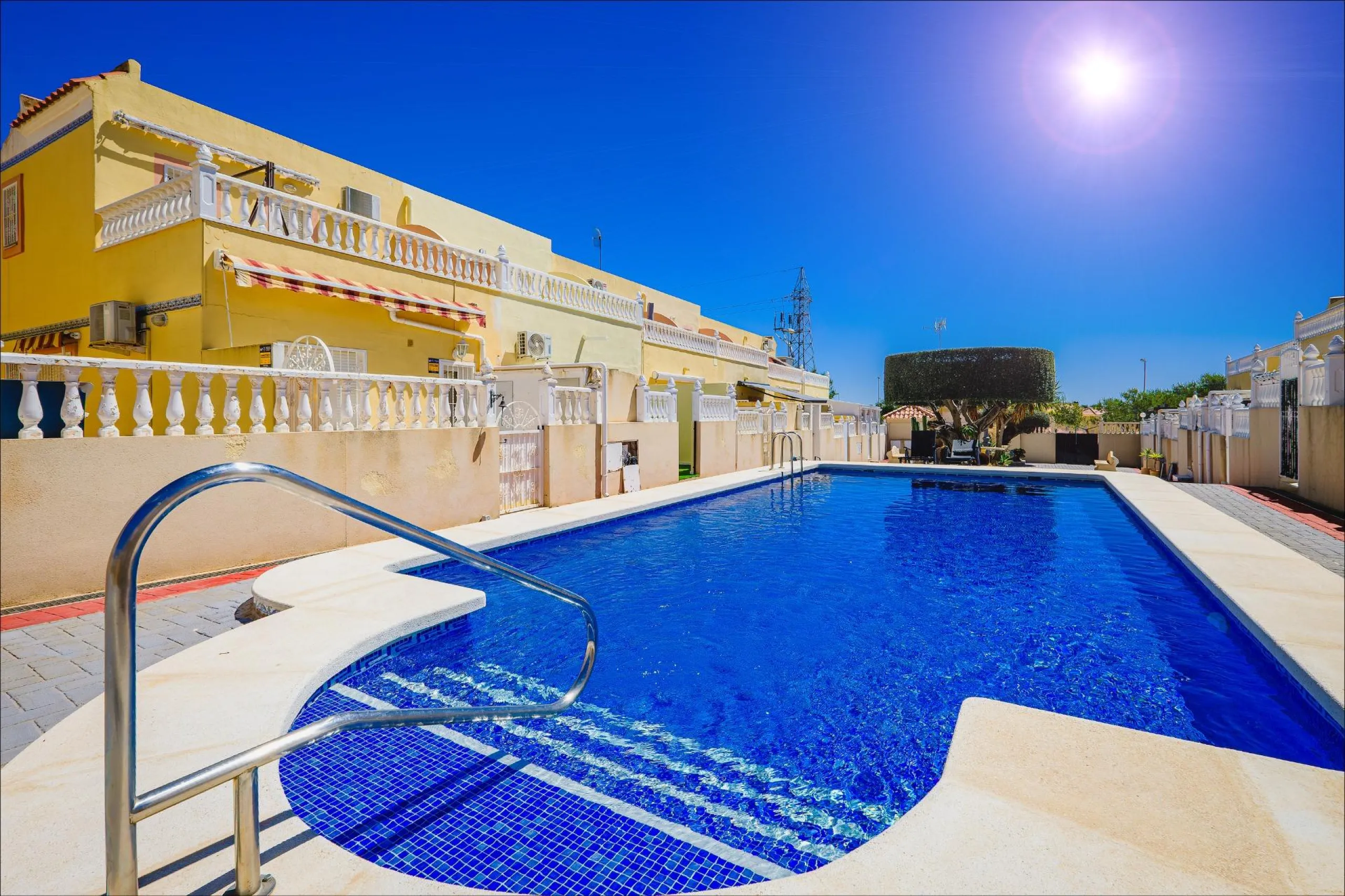 REFORMED TOWNHOUSE WITH SEA VIEWS IN "LAS FILIPINAS" ORIHUELA COSTA. WITH POOL. 3 BEDROOMS. 2 BATHROOMS. WITH A SURFACE OF 84 M2.