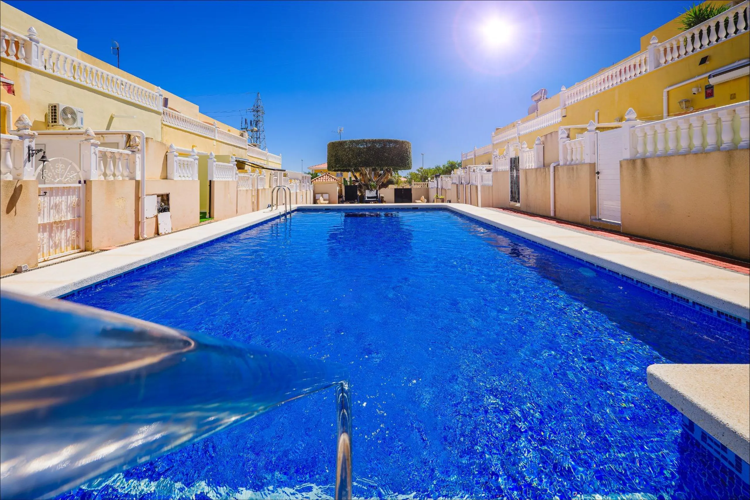 REFORMED TOWNHOUSE WITH SEA VIEWS IN "LAS FILIPINAS" ORIHUELA COSTA. WITH POOL. 3 BEDROOMS. 2 BATHROOMS. WITH A SURFACE OF 84 M2.