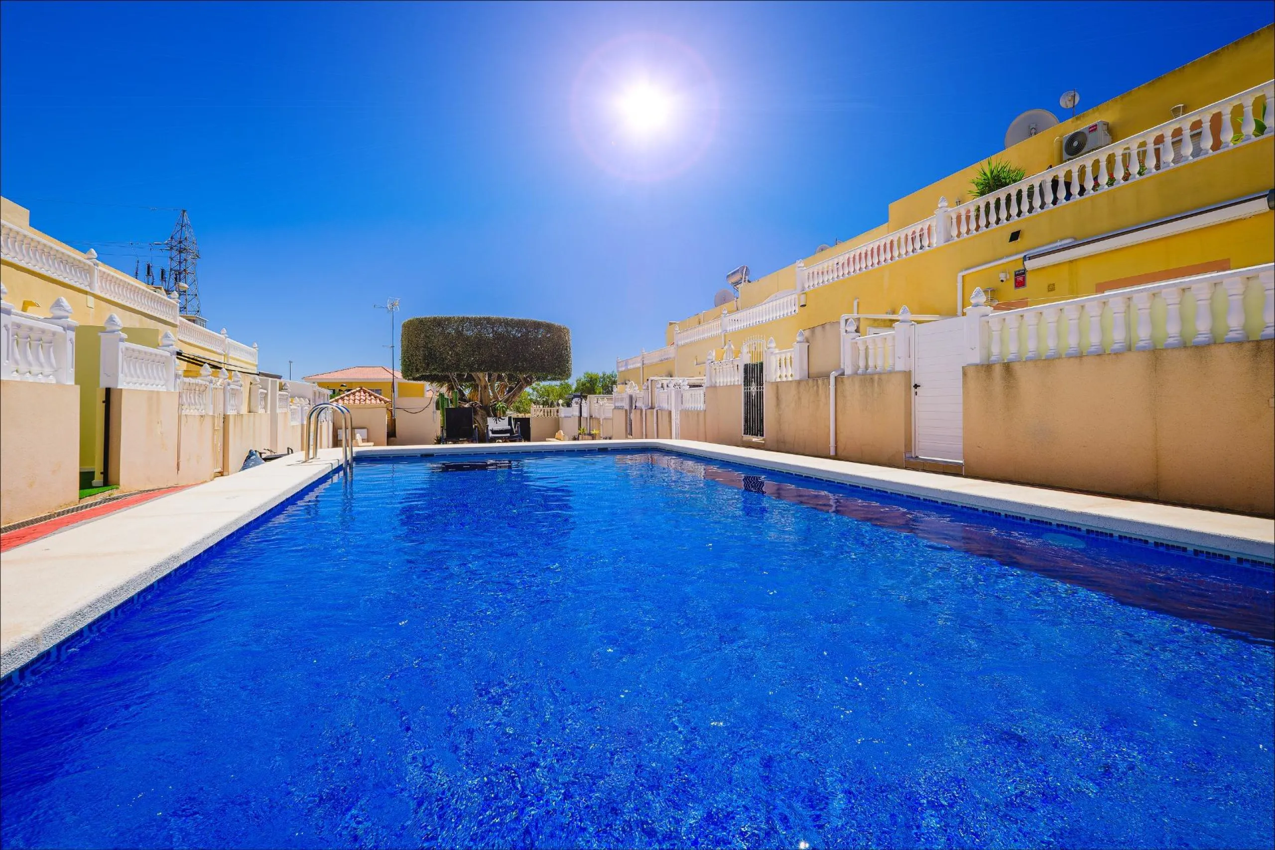 REFORMED TOWNHOUSE WITH SEA VIEWS IN "LAS FILIPINAS" ORIHUELA COSTA. WITH POOL. 3 BEDROOMS. 2 BATHROOMS. WITH A SURFACE OF 84 M2.
