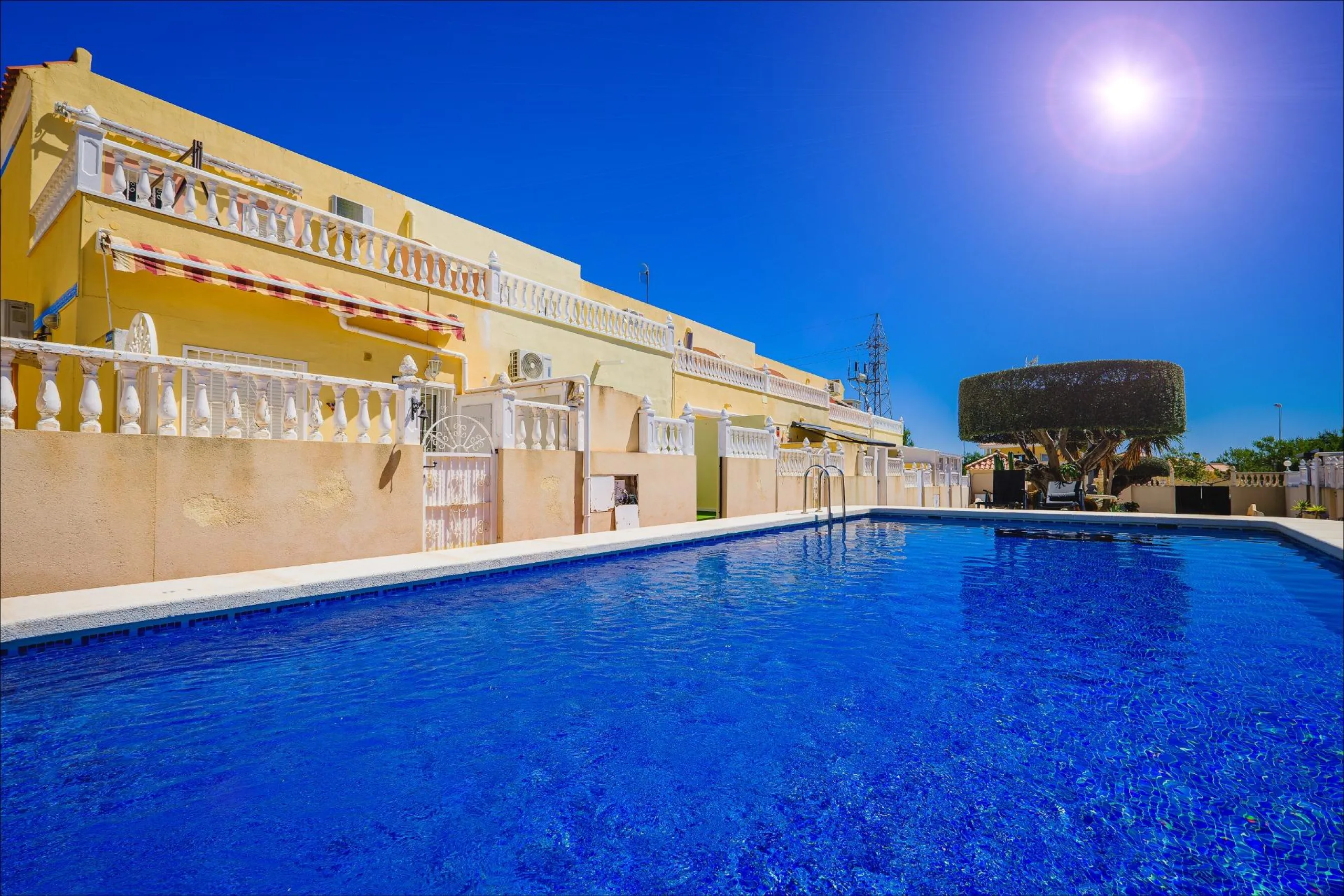 REFORMED TOWNHOUSE WITH SEA VIEWS IN "LAS FILIPINAS" ORIHUELA COSTA. WITH POOL. 3 BEDROOMS. 2 BATHROOMS. WITH A SURFACE OF 84 M2.