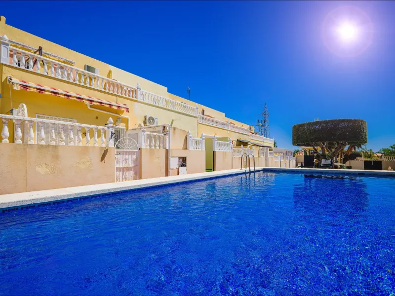 REFORMED TOWNHOUSE WITH SEA VIEWS IN "LAS FILIPINAS" ORIHUELA COSTA. WITH POOL. 3 BEDROOMS. 2 BATHROOMS. WITH A SURFACE OF 84 M2.