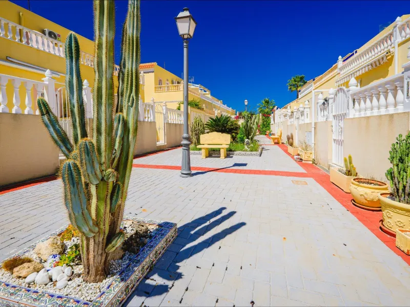 REFORMED TOWNHOUSE WITH SEA VIEWS IN "LAS FILIPINAS" ORIHUELA COSTA. WITH POOL. 3 BEDROOMS. 2 BATHROOMS. WITH A SURFACE OF 84 M2.