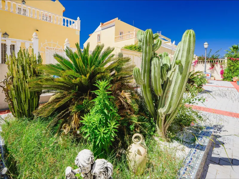REFORMED TOWNHOUSE WITH SEA VIEWS IN "LAS FILIPINAS" ORIHUELA COSTA. WITH POOL. 3 BEDROOMS. 2 BATHROOMS. WITH A SURFACE OF 84 M2.