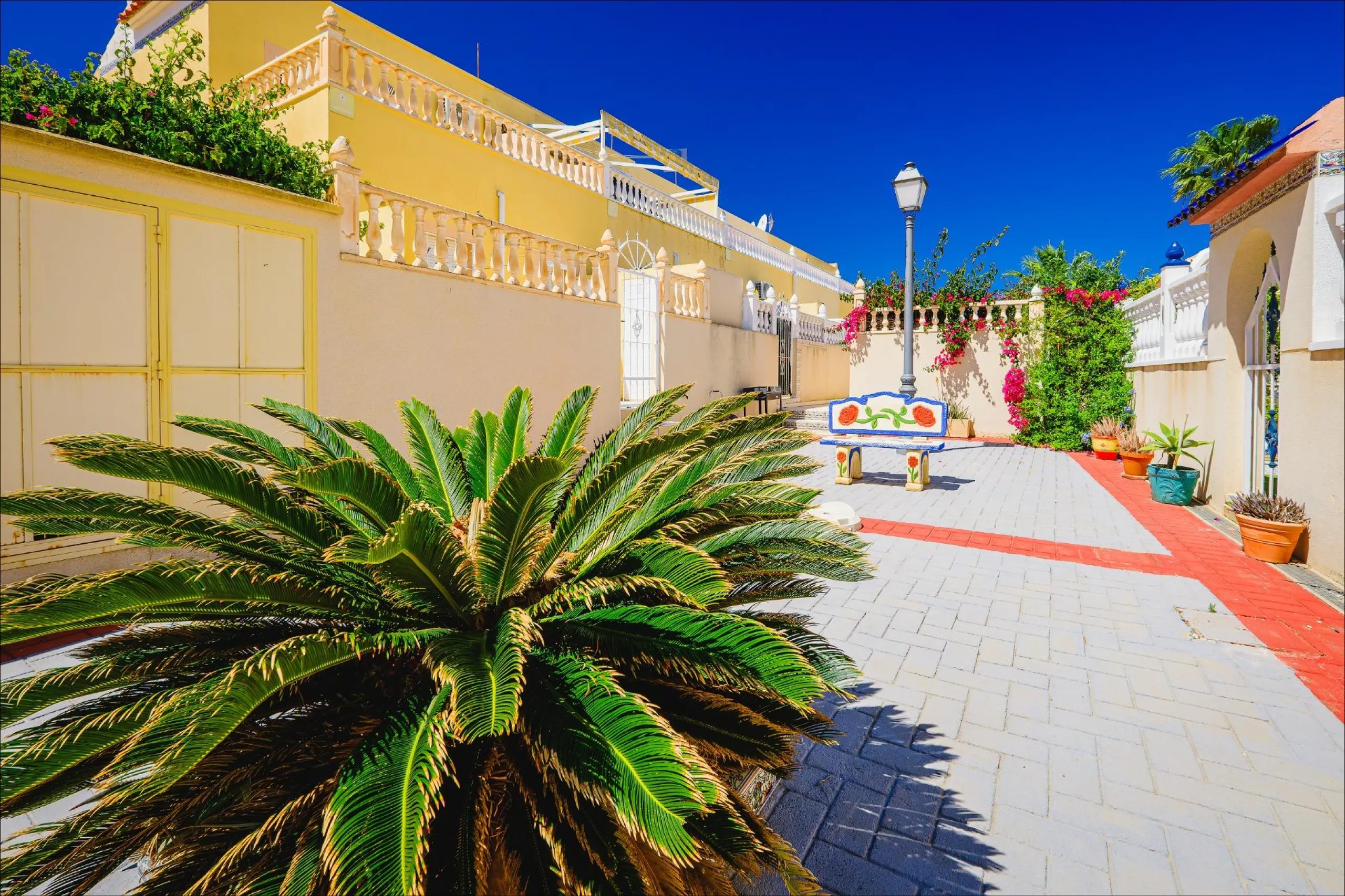 REFORMED TOWNHOUSE WITH SEA VIEWS IN "LAS FILIPINAS" ORIHUELA COSTA. WITH POOL. 3 BEDROOMS. 2 BATHROOMS. WITH A SURFACE OF 84 M2.