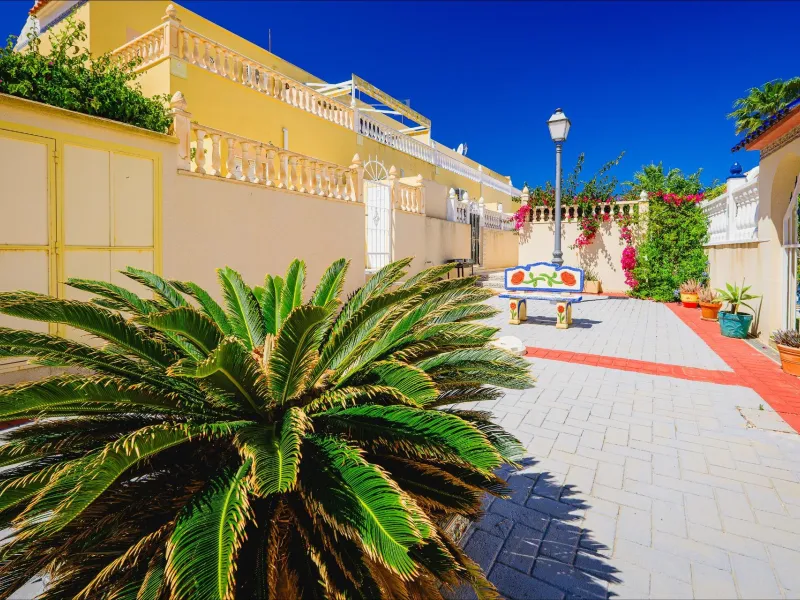 REFORMED TOWNHOUSE WITH SEA VIEWS IN "LAS FILIPINAS" ORIHUELA COSTA. WITH POOL. 3 BEDROOMS. 2 BATHROOMS. WITH A SURFACE OF 84 M2.