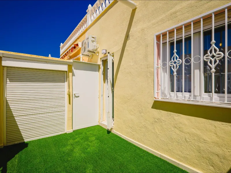 REFORMED TOWNHOUSE WITH SEA VIEWS IN "LAS FILIPINAS" ORIHUELA COSTA. WITH POOL. 3 BEDROOMS. 2 BATHROOMS. WITH A SURFACE OF 84 M2.