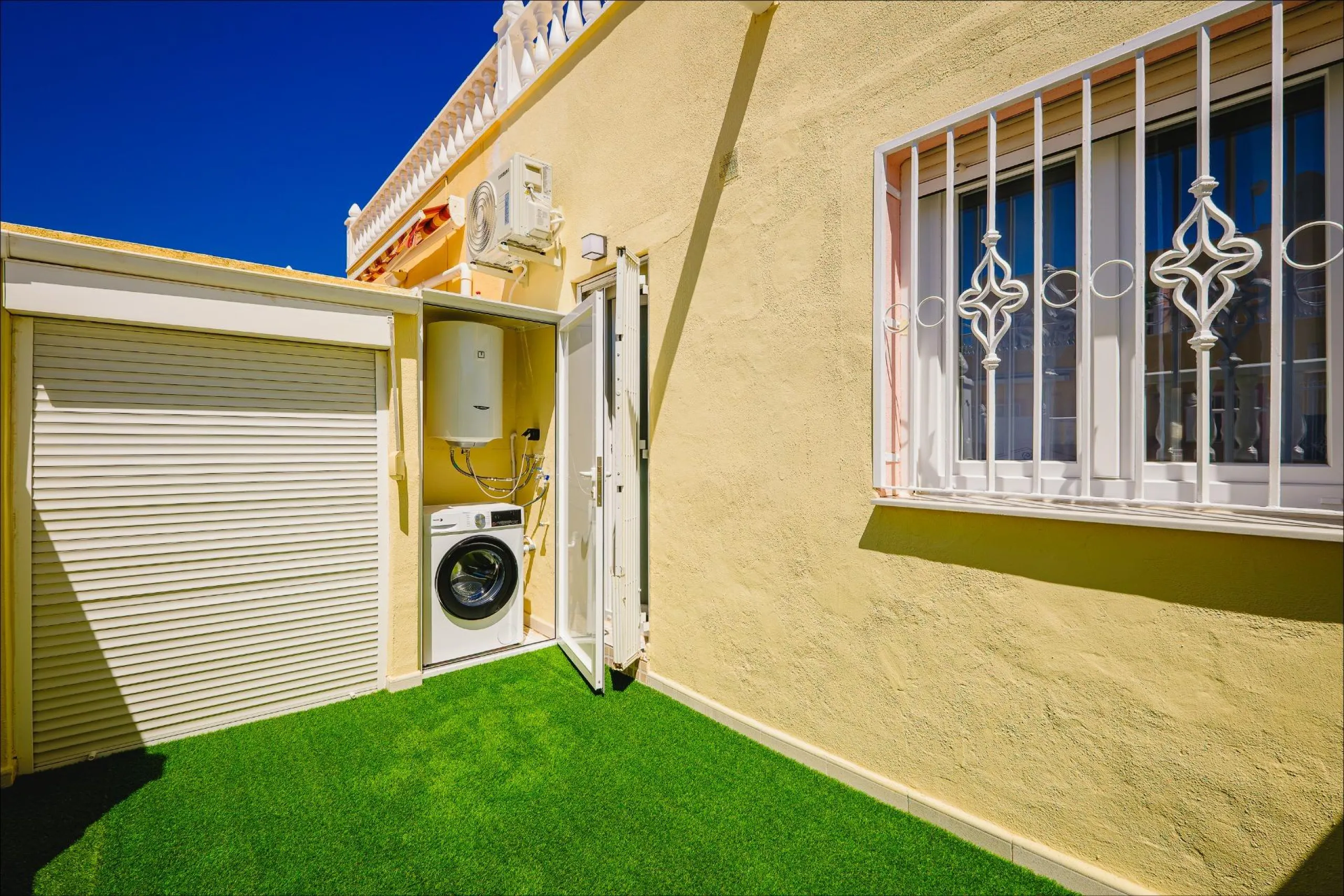 REFORMED TOWNHOUSE WITH SEA VIEWS IN "LAS FILIPINAS" ORIHUELA COSTA. WITH POOL. 3 BEDROOMS. 2 BATHROOMS. WITH A SURFACE OF 84 M2.