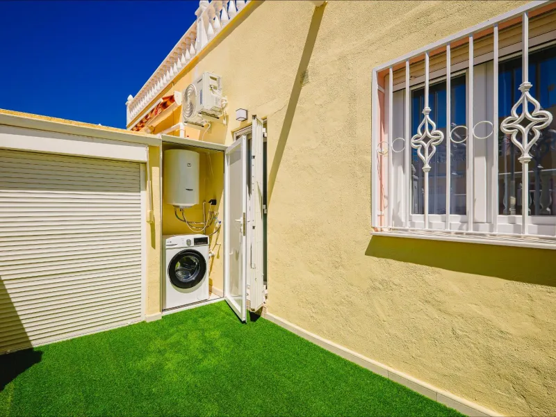 REFORMED TOWNHOUSE WITH SEA VIEWS IN "LAS FILIPINAS" ORIHUELA COSTA. WITH POOL. 3 BEDROOMS. 2 BATHROOMS. WITH A SURFACE OF 84 M2.