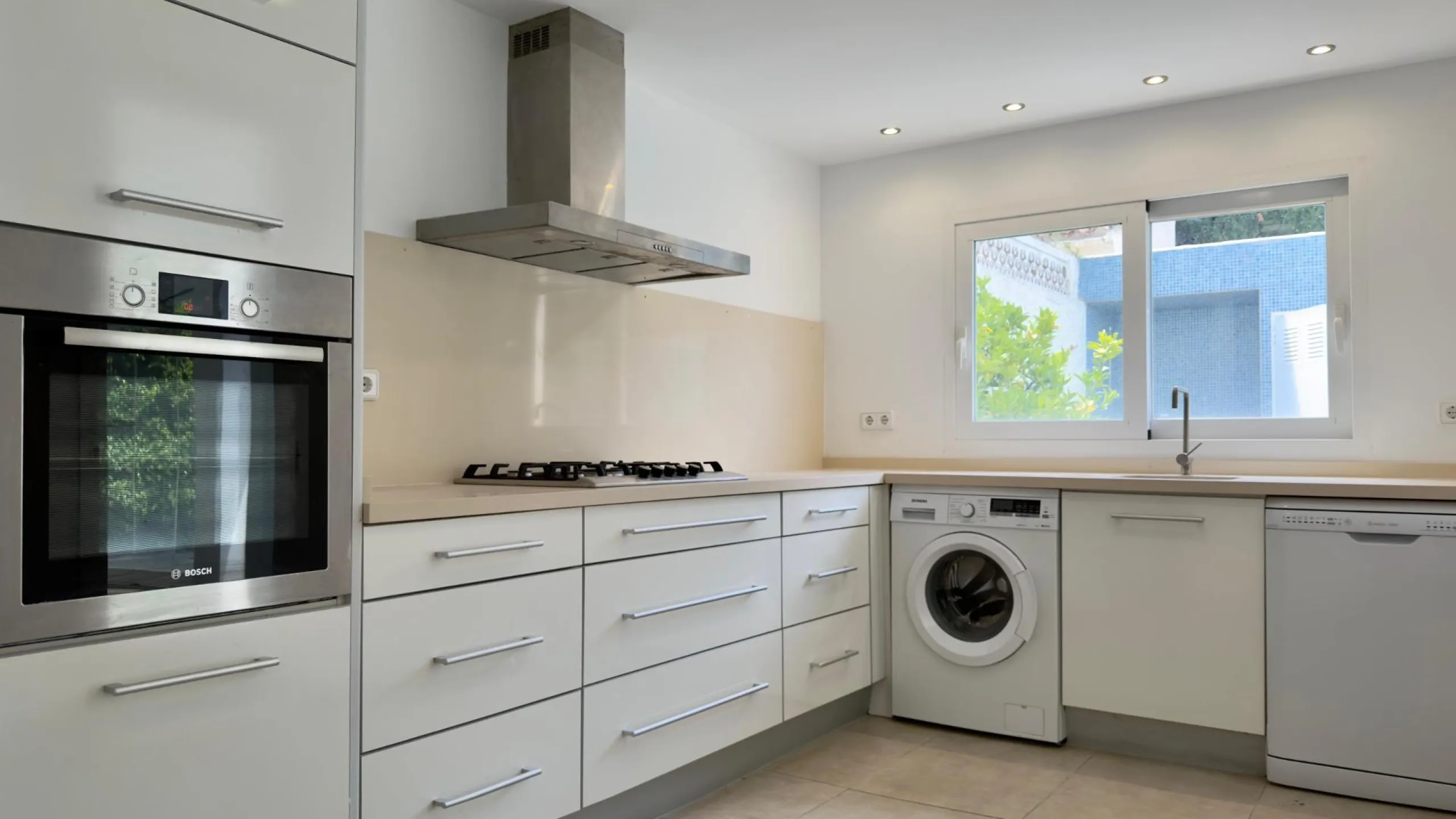 Exclusive renovated semi-detached house in the heart of Albir